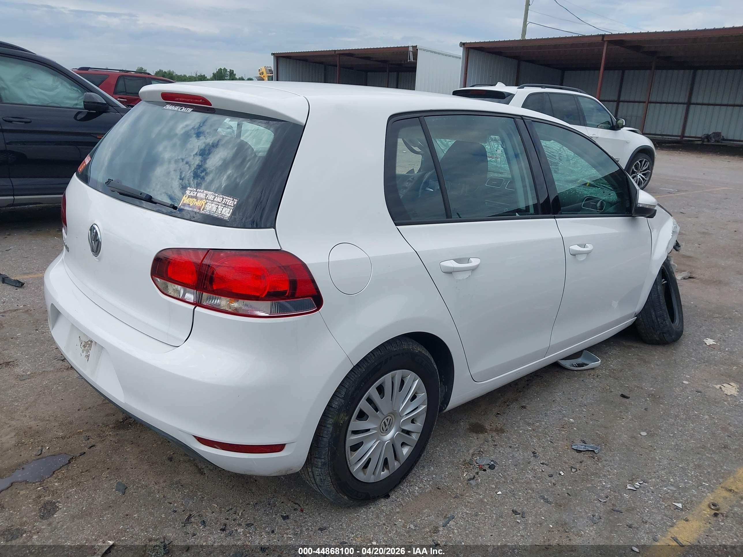 2013 Volkswagen Golf 2.5l 4-door Белый vin: WVWDB7AJ3DW095796