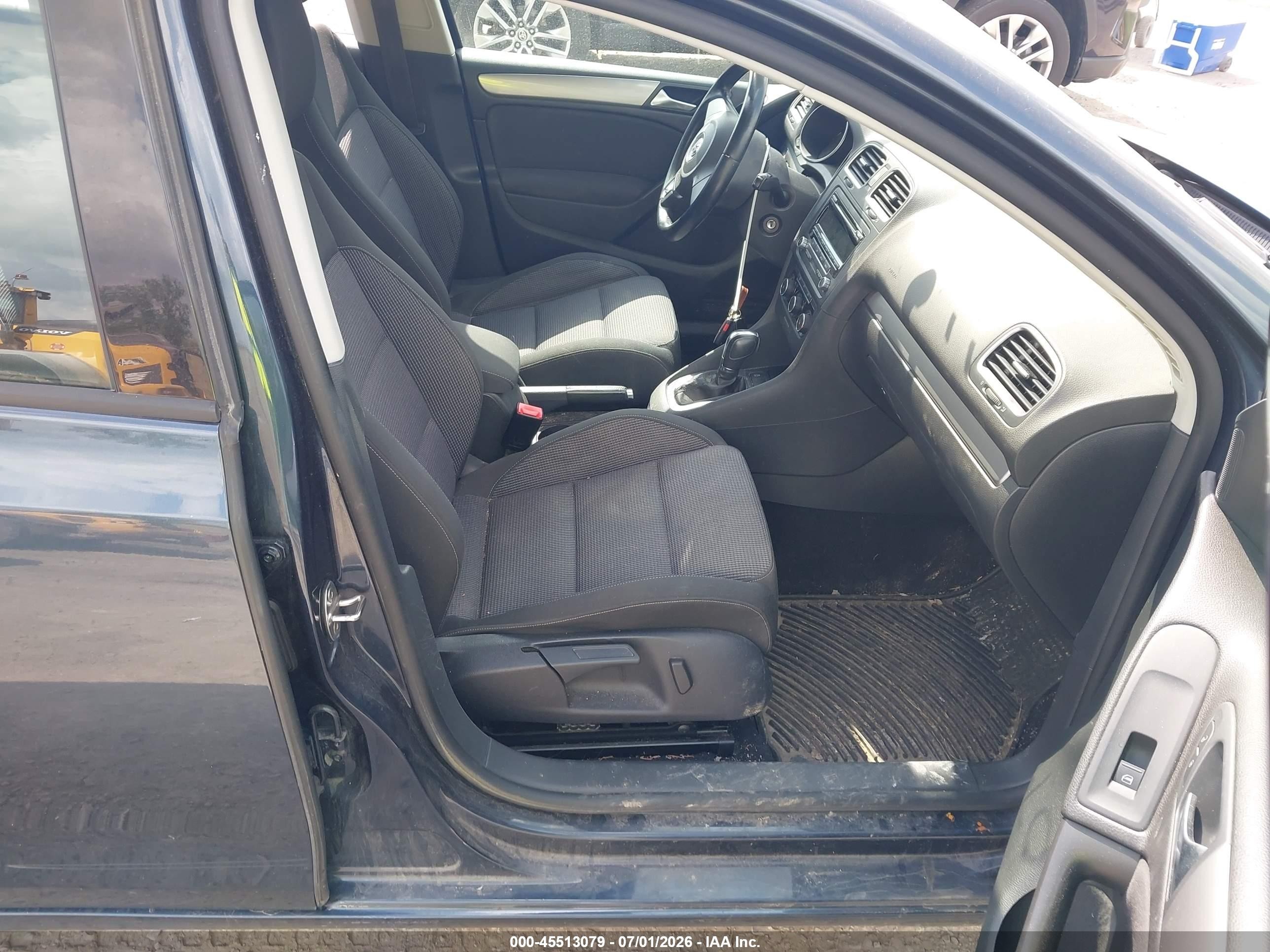 2013 Volkswagen Golf 2.5l 4-door Blue vin: WVWDB7AJ3DW140591