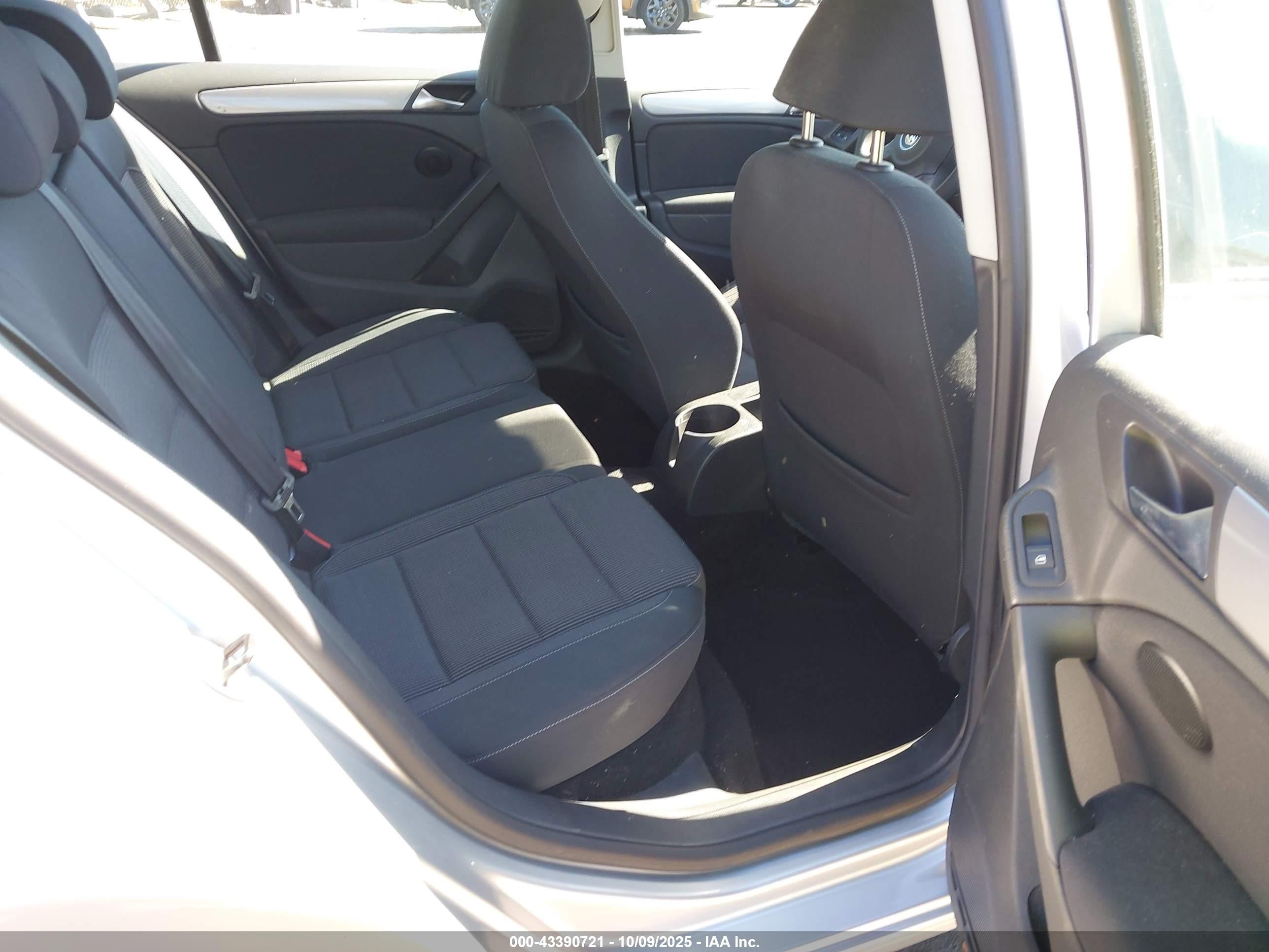 2010 Volkswagen Golf 4-door Silver vin: WVWDB7AJ4AW411640