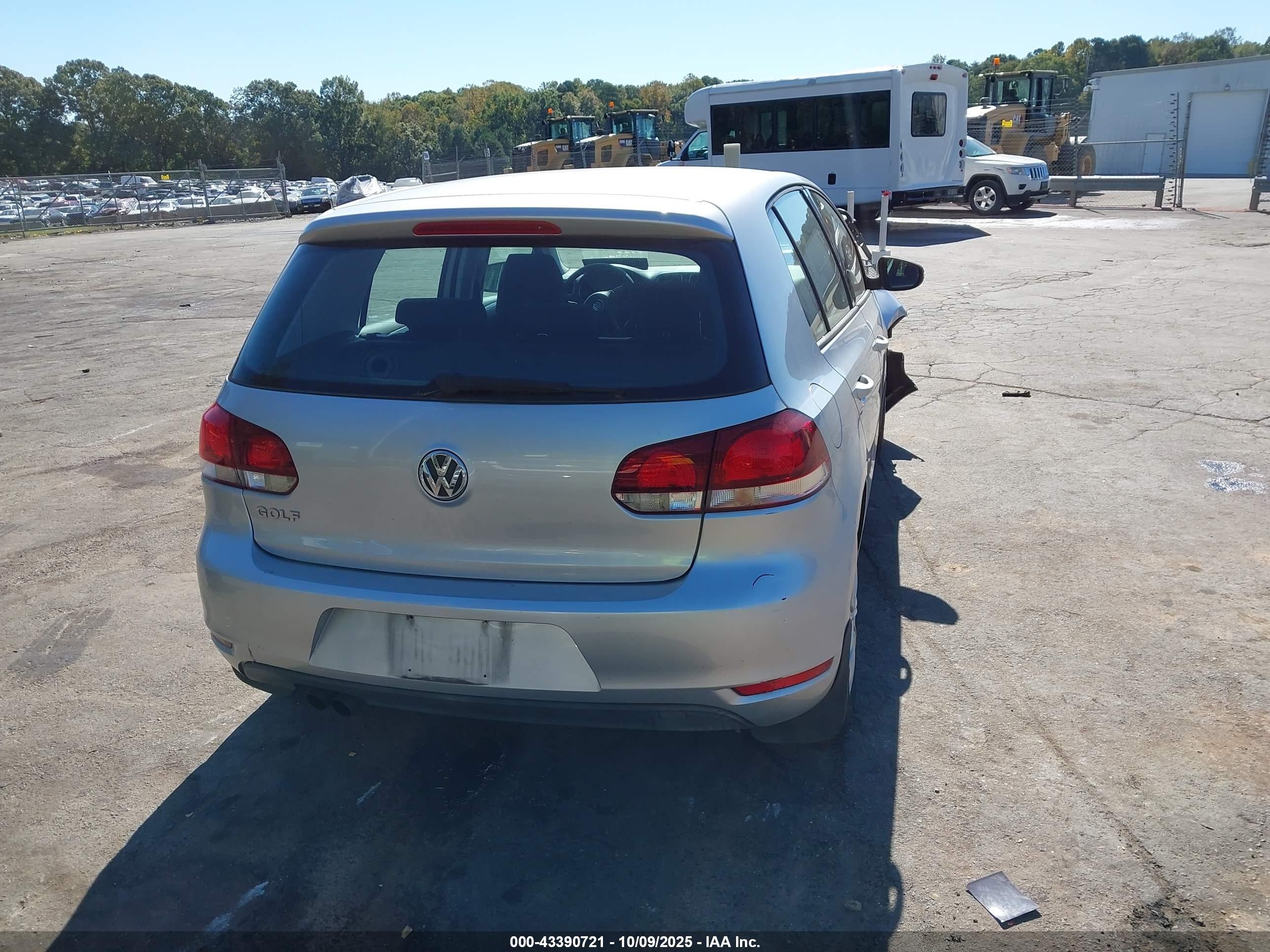 2010 Volkswagen Golf 4-door Silver vin: WVWDB7AJ4AW411640