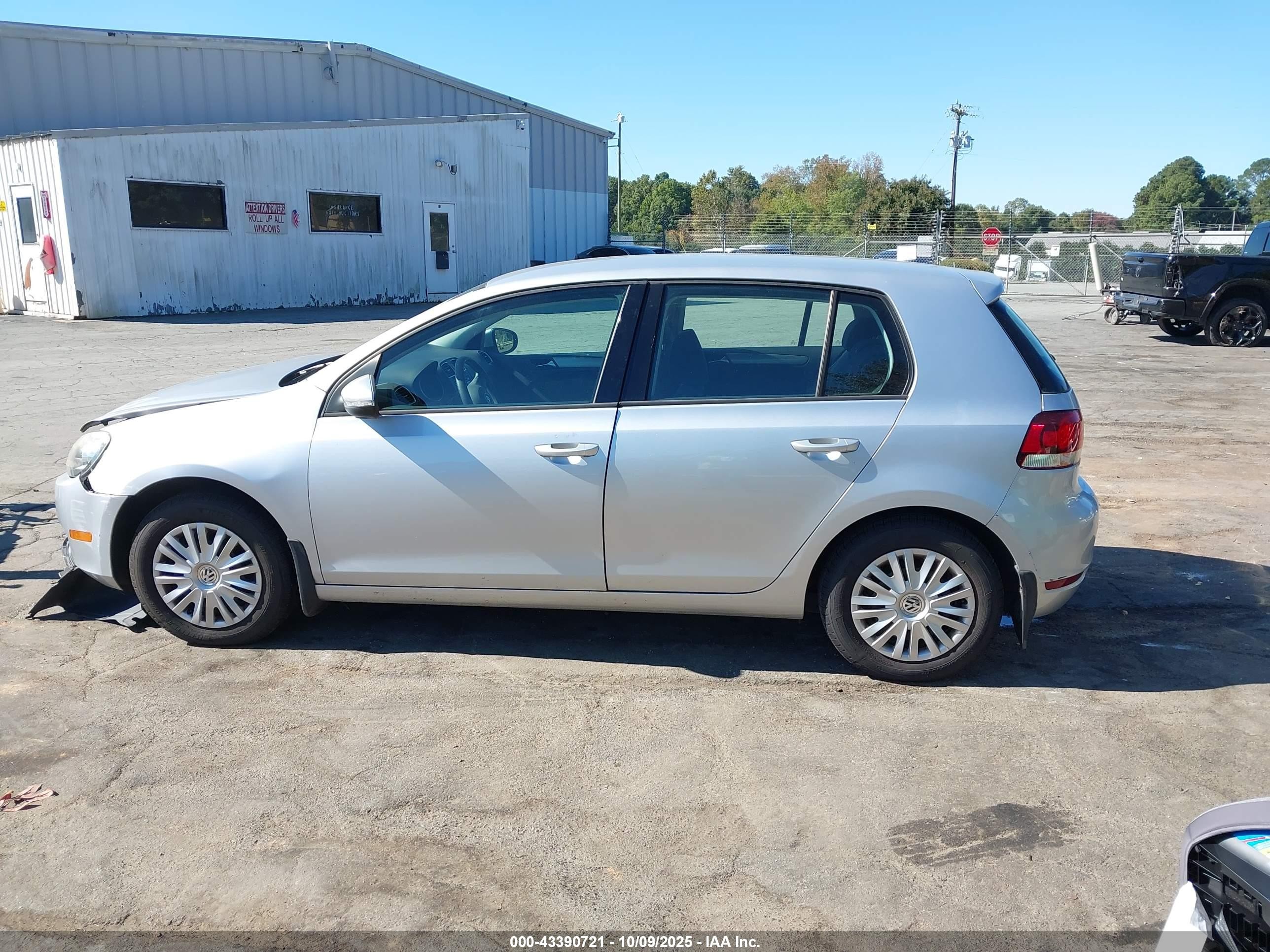 2010 Volkswagen Golf 4-door Silver vin: WVWDB7AJ4AW411640
