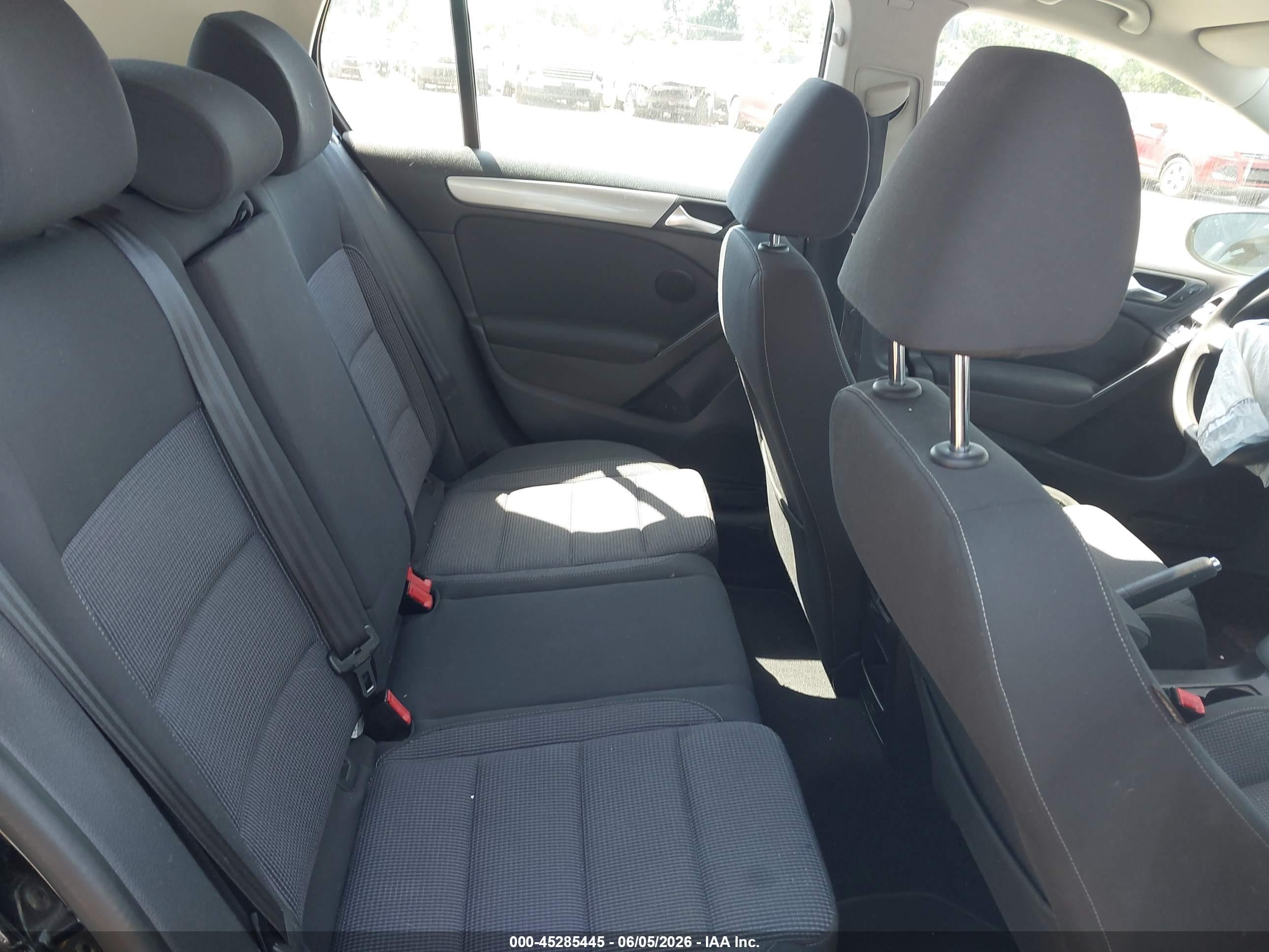 2013 Volkswagen Golf 2.5l 4-door Черный vin: WVWDB7AJ4DW137392