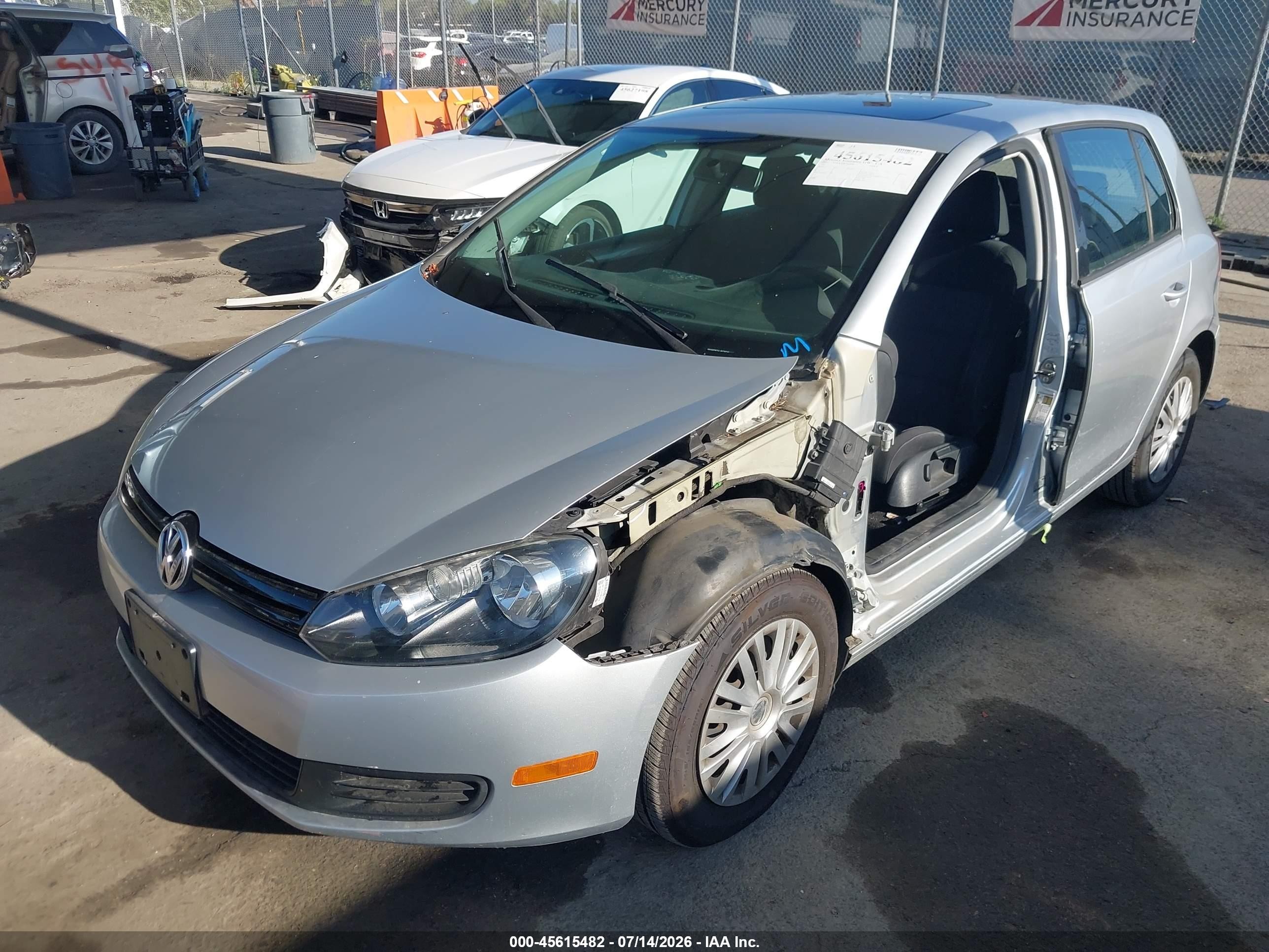 2012 Volkswagen Golf 2.5l 4-door Серебряный vin: WVWDB7AJ5CW347773