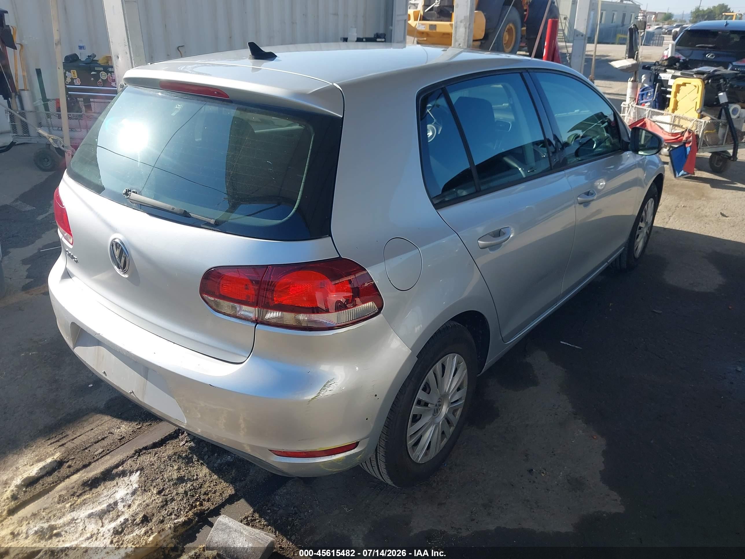 2012 Volkswagen Golf 2.5l 4-door Серебряный vin: WVWDB7AJ5CW347773