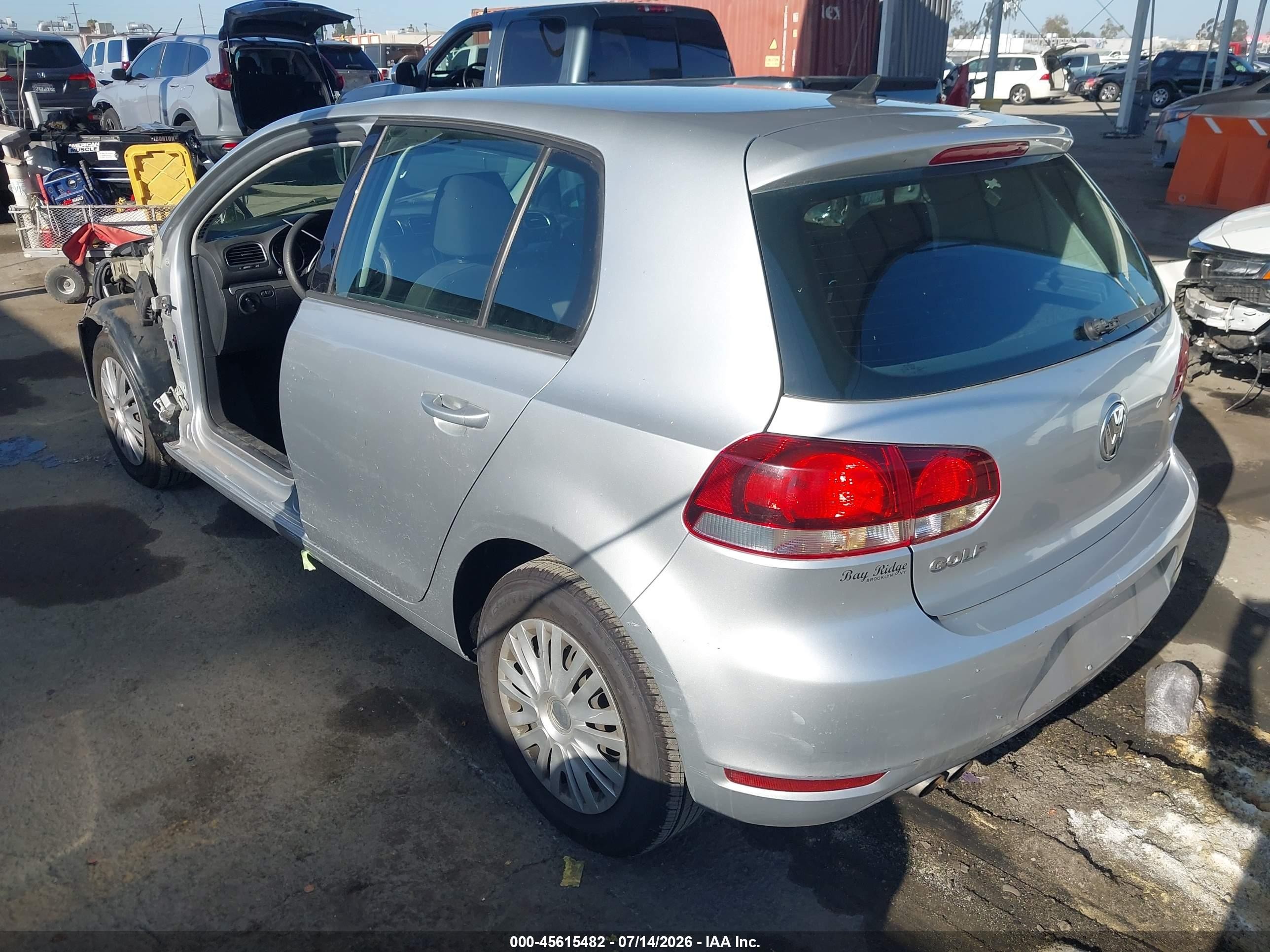2012 Volkswagen Golf 2.5l 4-door Серебряный vin: WVWDB7AJ5CW347773
