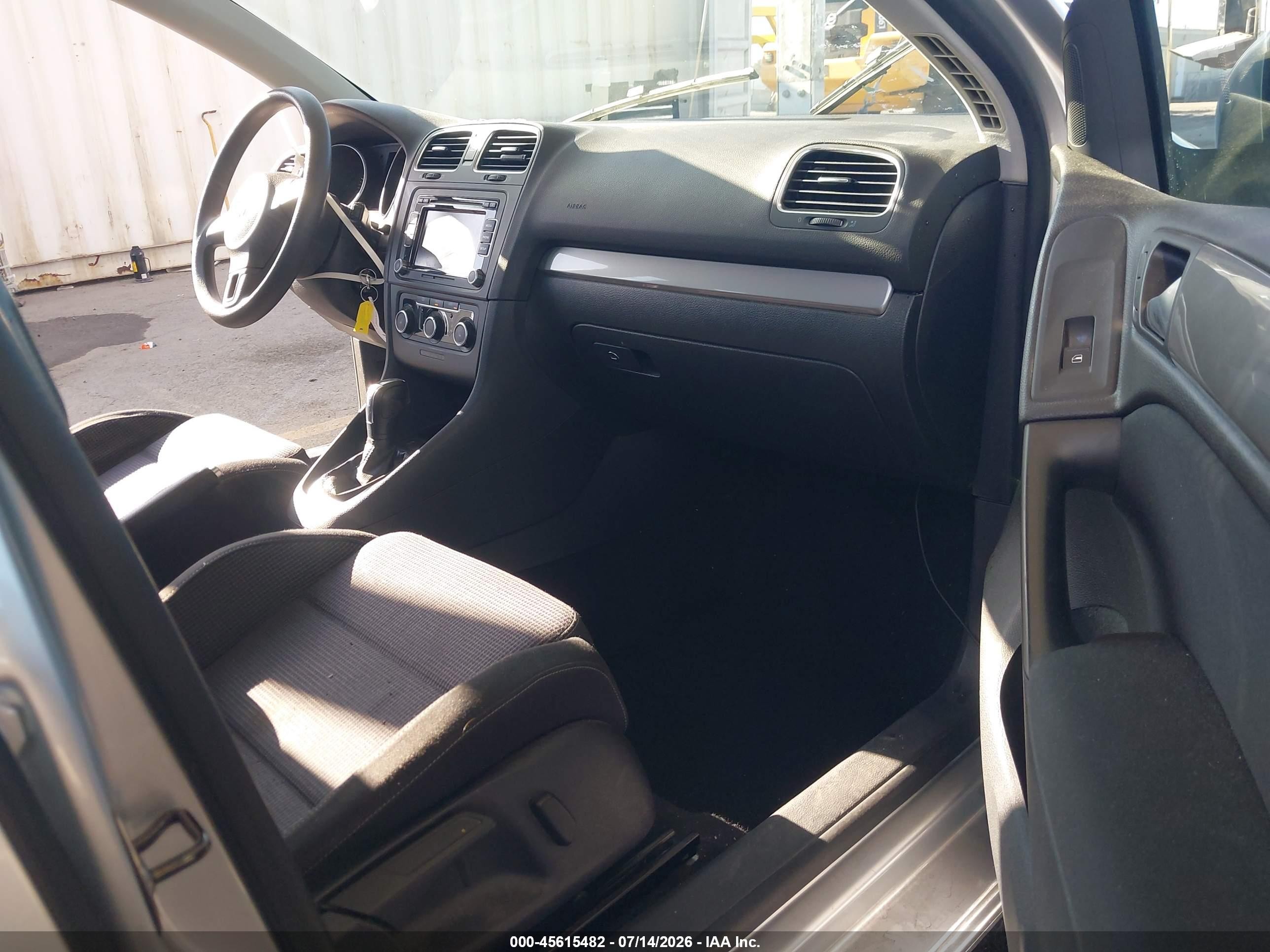 2012 Volkswagen Golf 2.5l 4-door Серебряный vin: WVWDB7AJ5CW347773