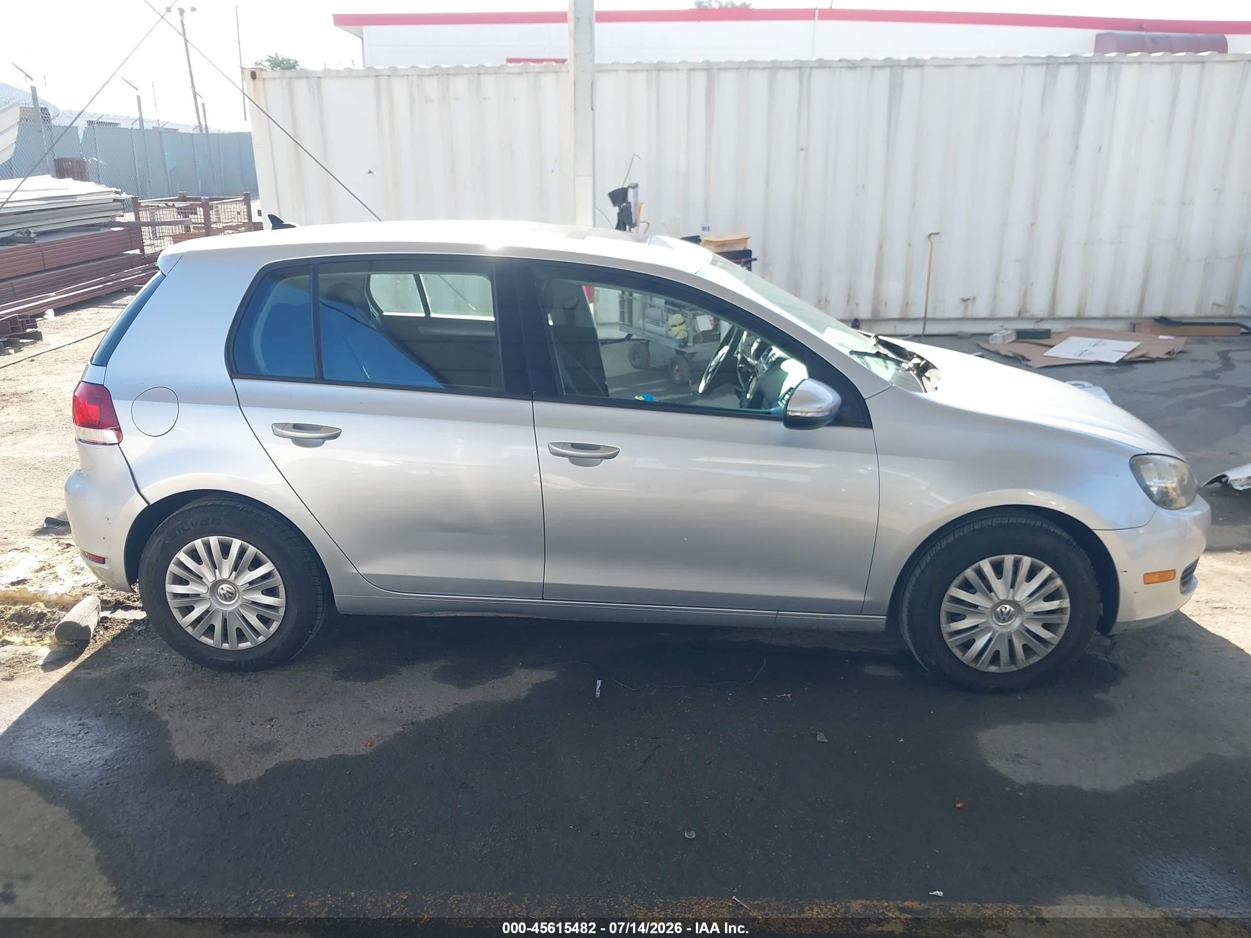 2012 Volkswagen Golf 2.5l 4-door Серебряный vin: WVWDB7AJ5CW347773