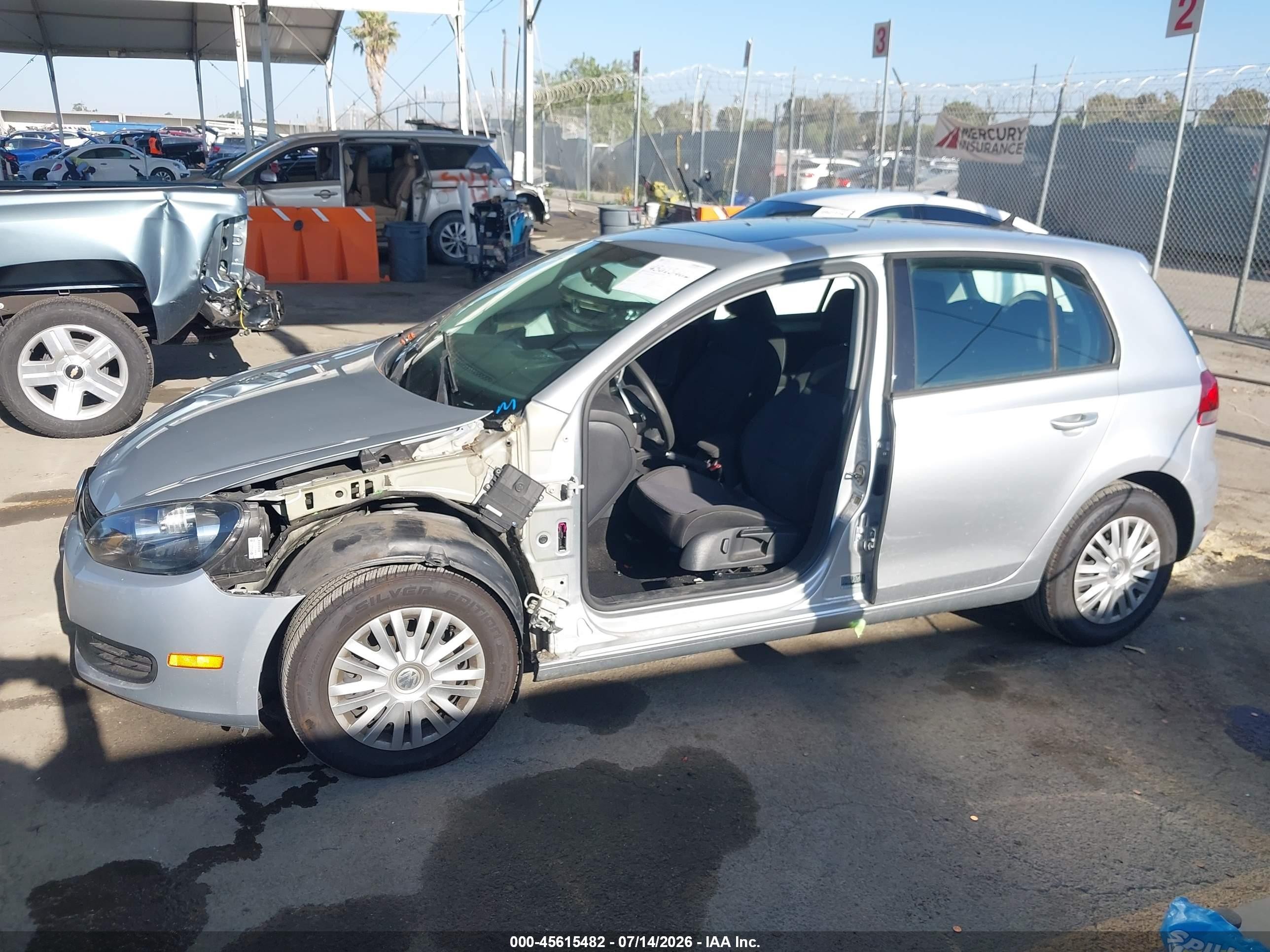 2012 Volkswagen Golf 2.5l 4-door Серебряный vin: WVWDB7AJ5CW347773