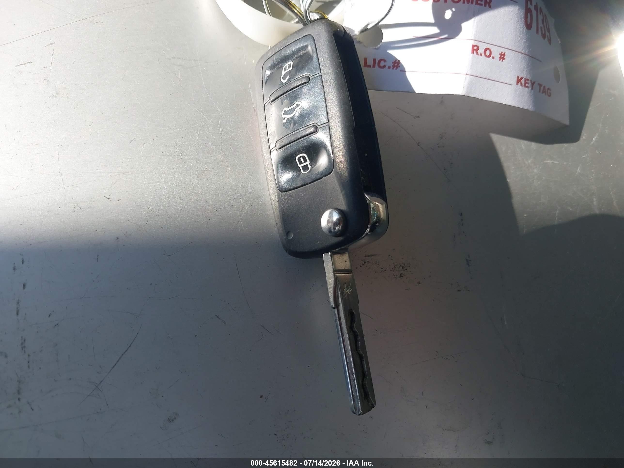 2012 Volkswagen Golf 2.5l 4-door Серебряный vin: WVWDB7AJ5CW347773