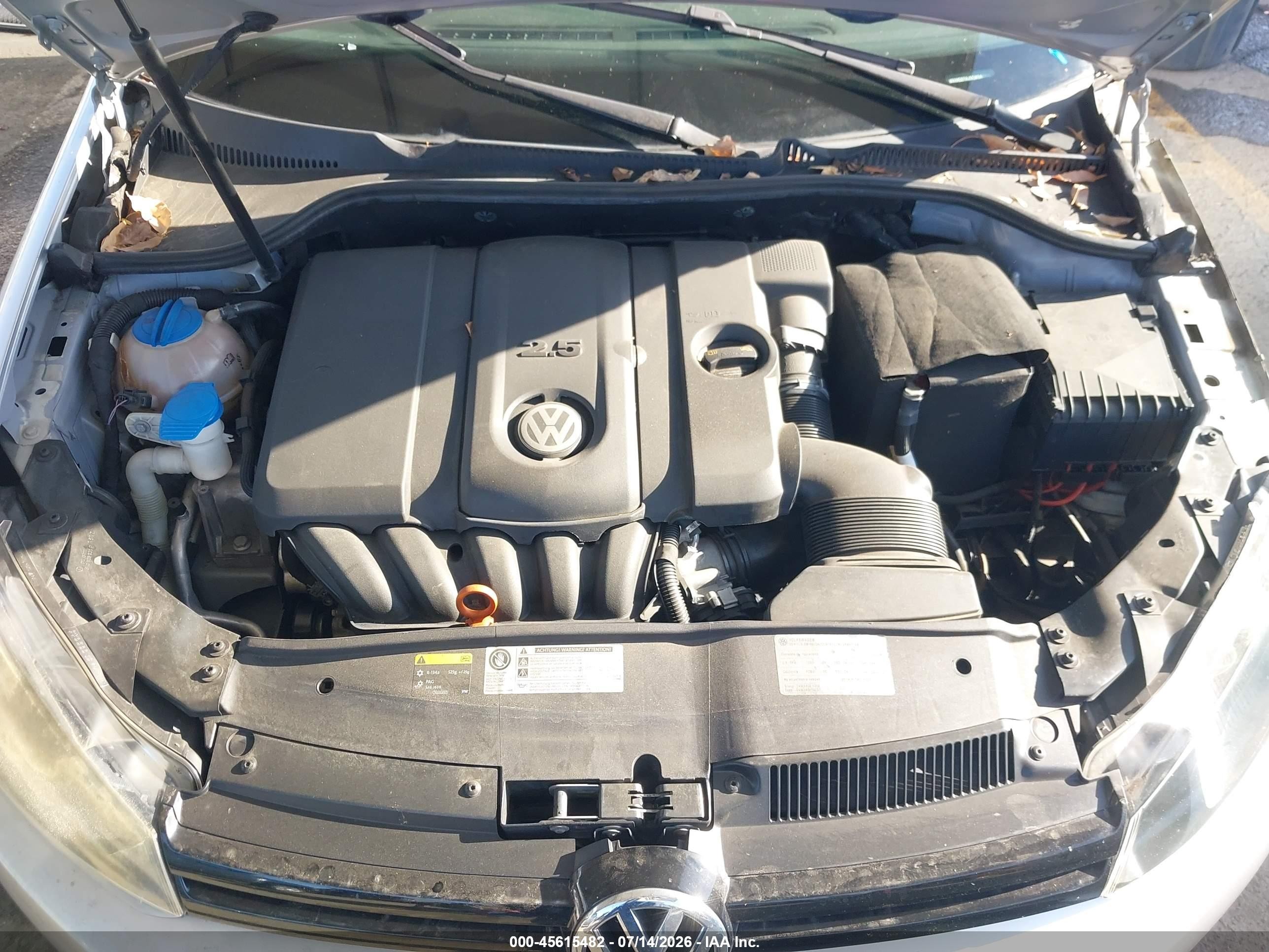 2012 Volkswagen Golf 2.5l 4-door Серебряный vin: WVWDB7AJ5CW347773