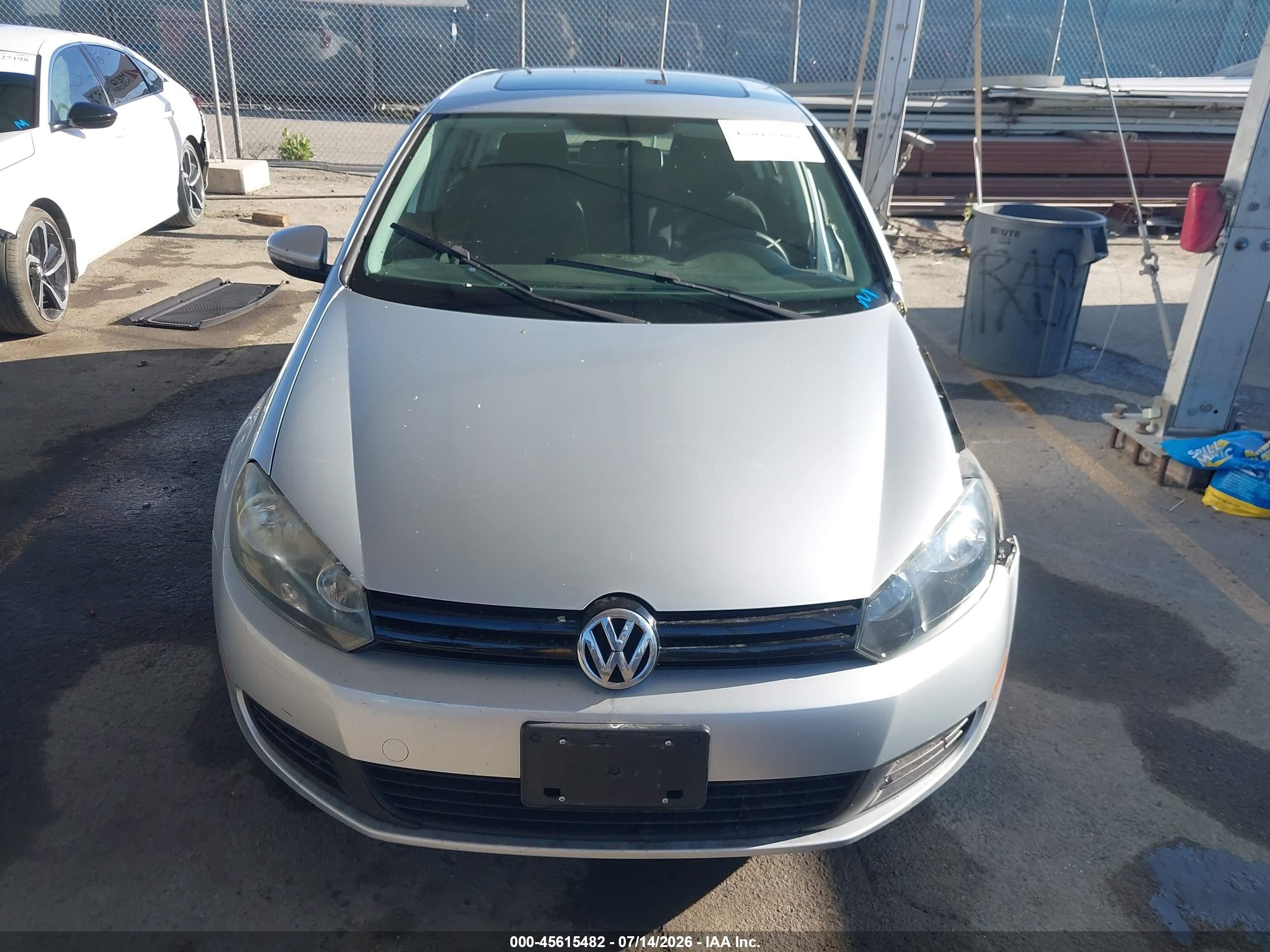 2012 Volkswagen Golf 2.5l 4-door Серебряный vin: WVWDB7AJ5CW347773