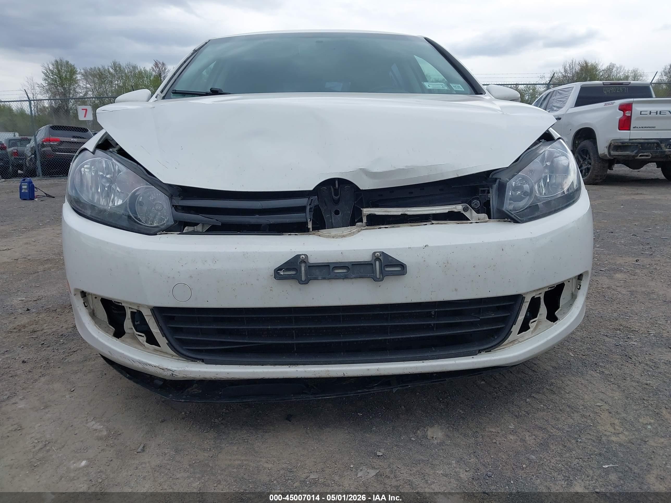 2013 Volkswagen Golf 2.5l 4-door Белый vin: WVWDB7AJ6DW041103