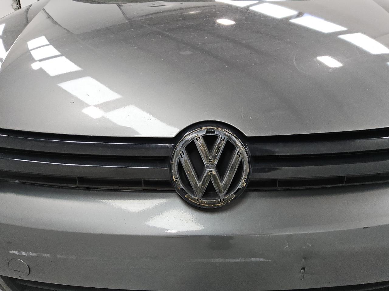 2013 Volkswagen Golf Серый vin: WVWDB7AJ6DW120285 Damage: Front Emblem, Broken, Replacement Required