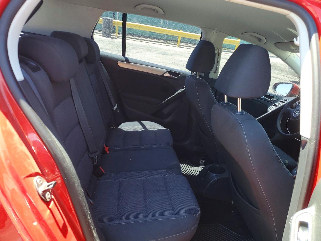 2010 Volkswagen Golf Red vin: WVWDB7AJ7AW090256