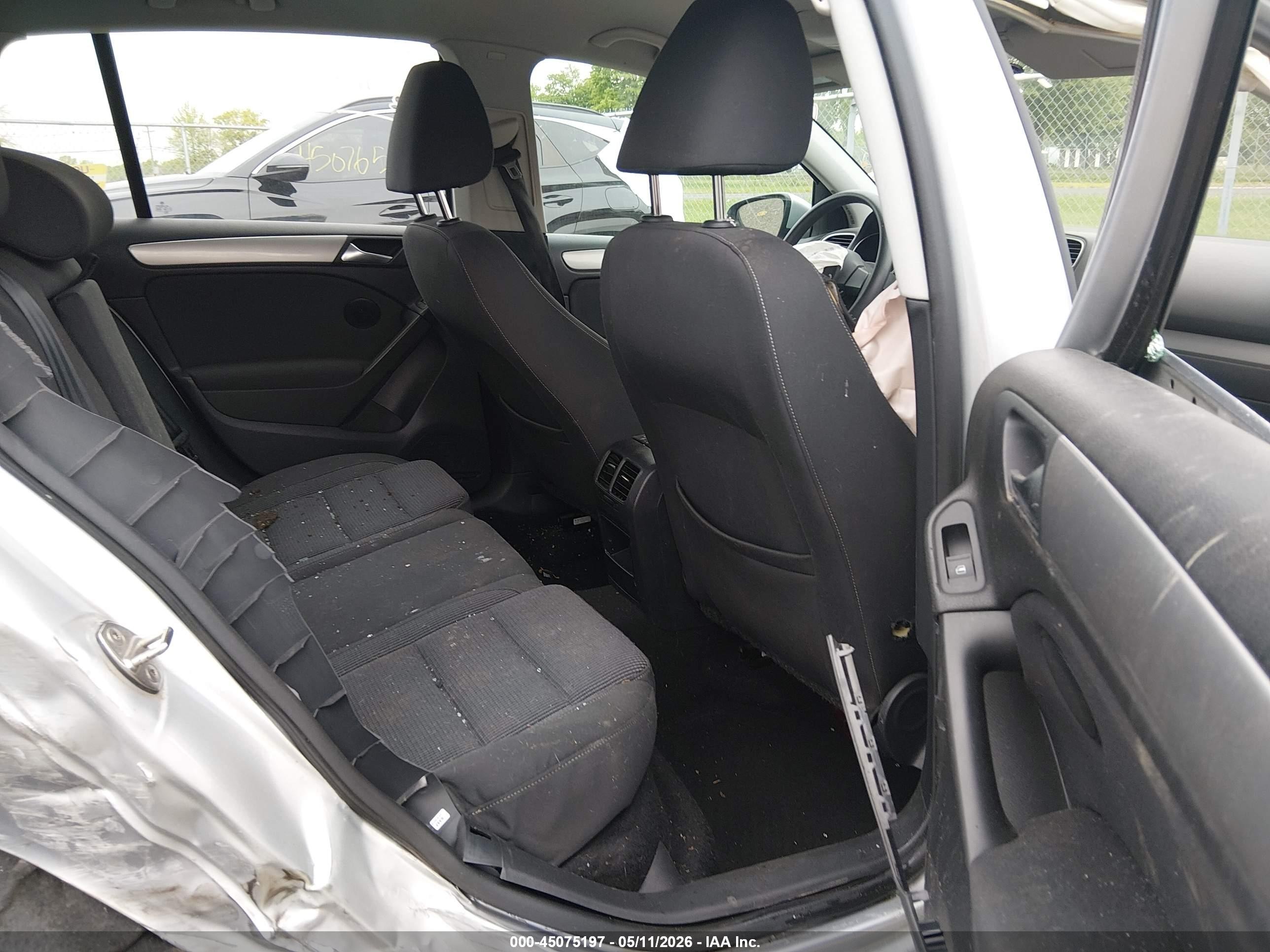 2014 Volkswagen Golf 2.5l Silver vin: WVWDB7AJ7EW004689