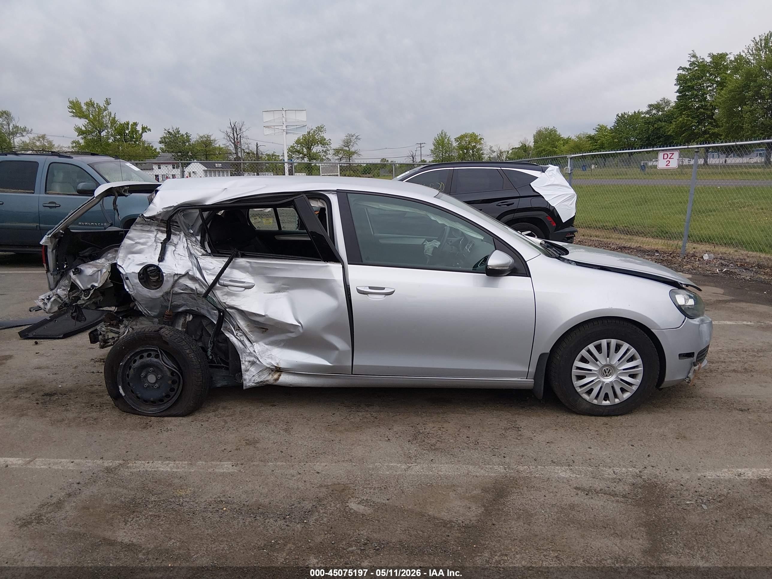 2014 Volkswagen Golf 2.5l Silver vin: WVWDB7AJ7EW004689