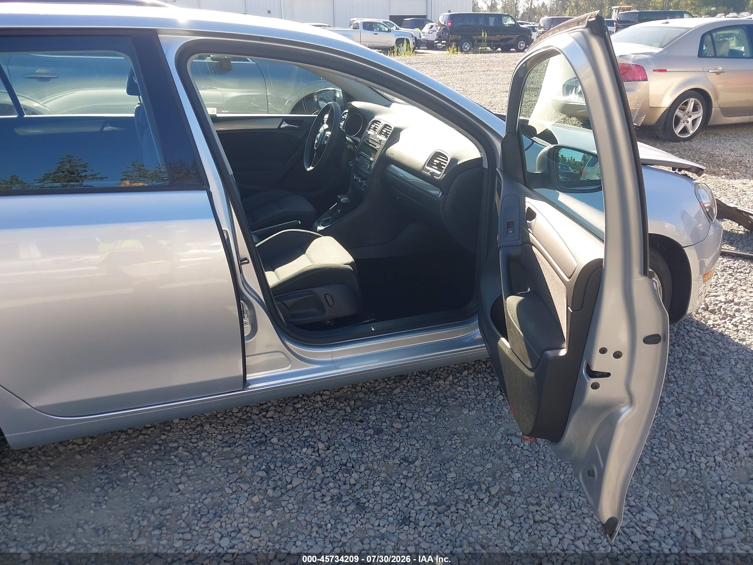 2011 Volkswagen Golf 2.5l 4-door Silver vin: WVWDB7AJ8BW100407