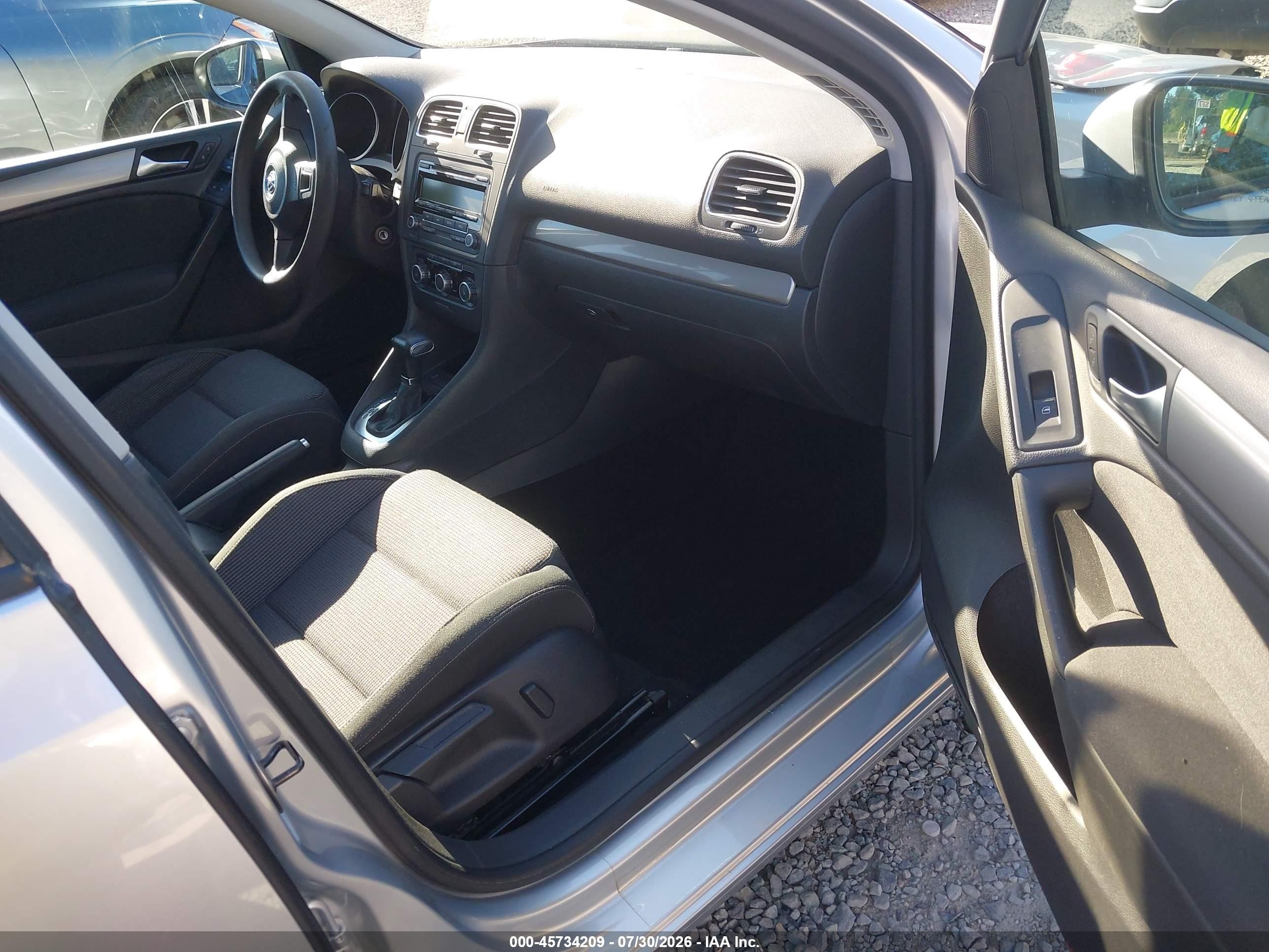 2011 Volkswagen Golf 2.5l 4-door Silver vin: WVWDB7AJ8BW100407