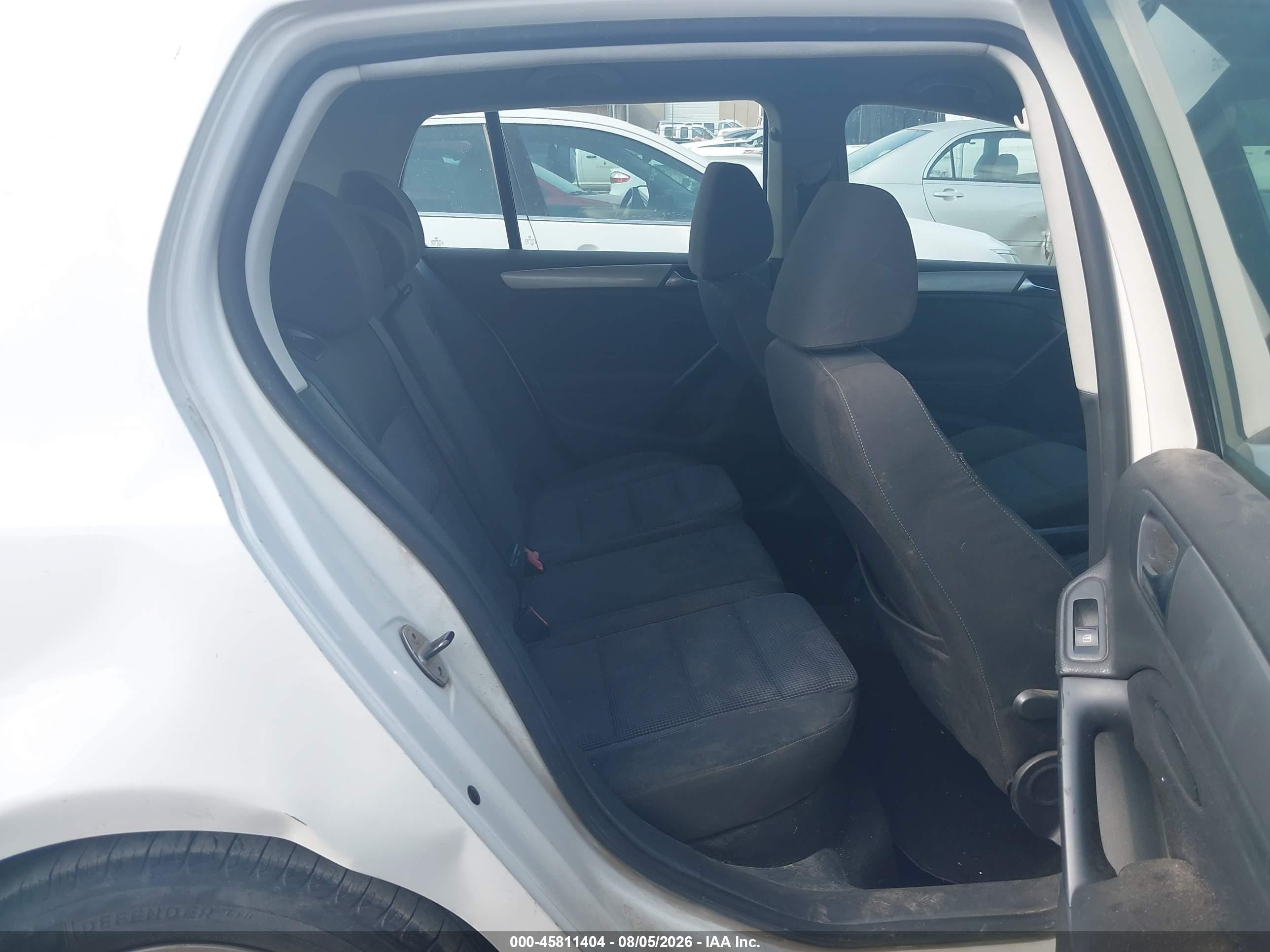 2012 Volkswagen Golf 2.5l 4-door White vin: WVWDB7AJ8CW259378