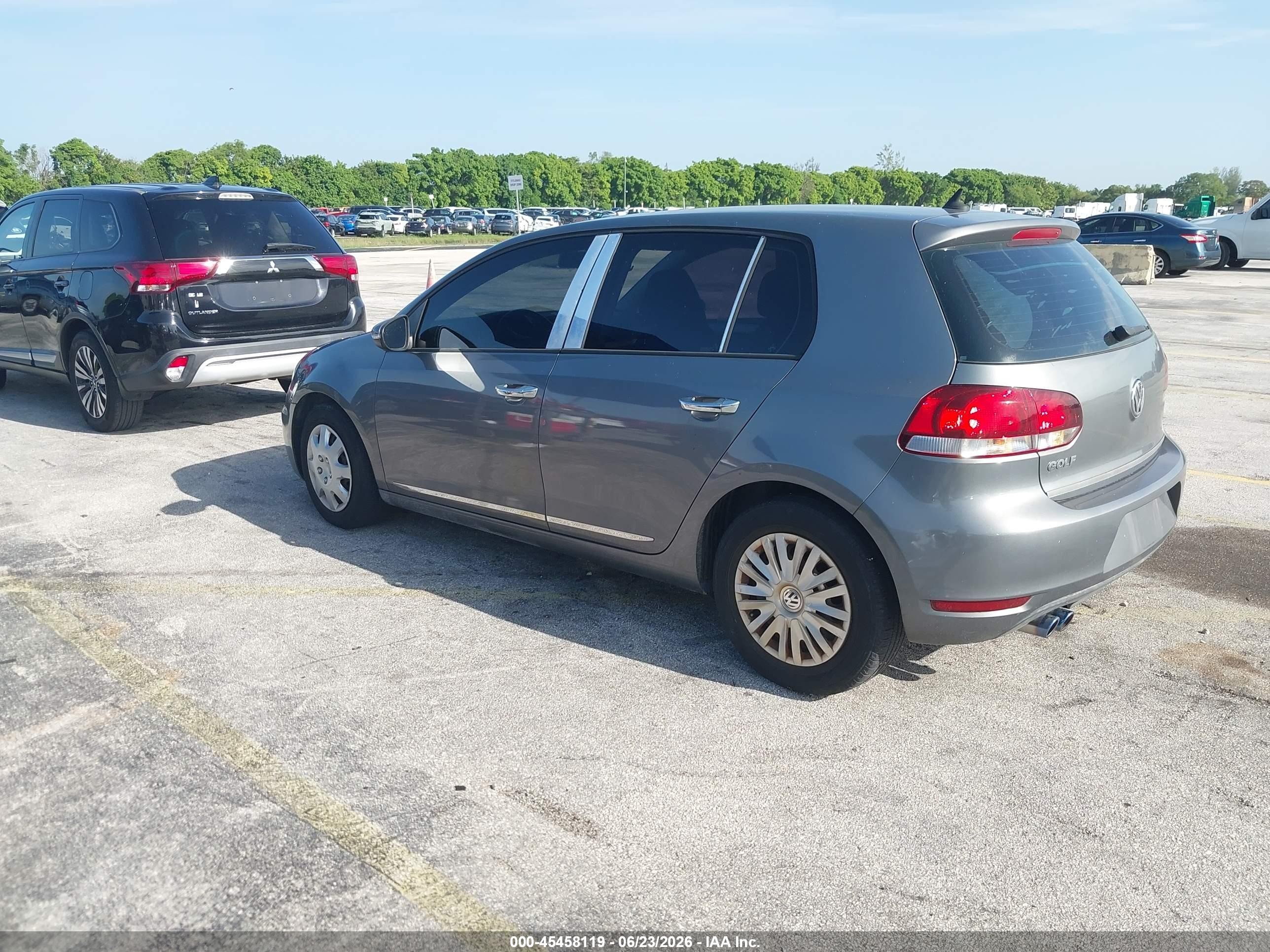 2013 Volkswagen Golf 2.5l 4-door Gray vin: WVWDB7AJ8DW091307