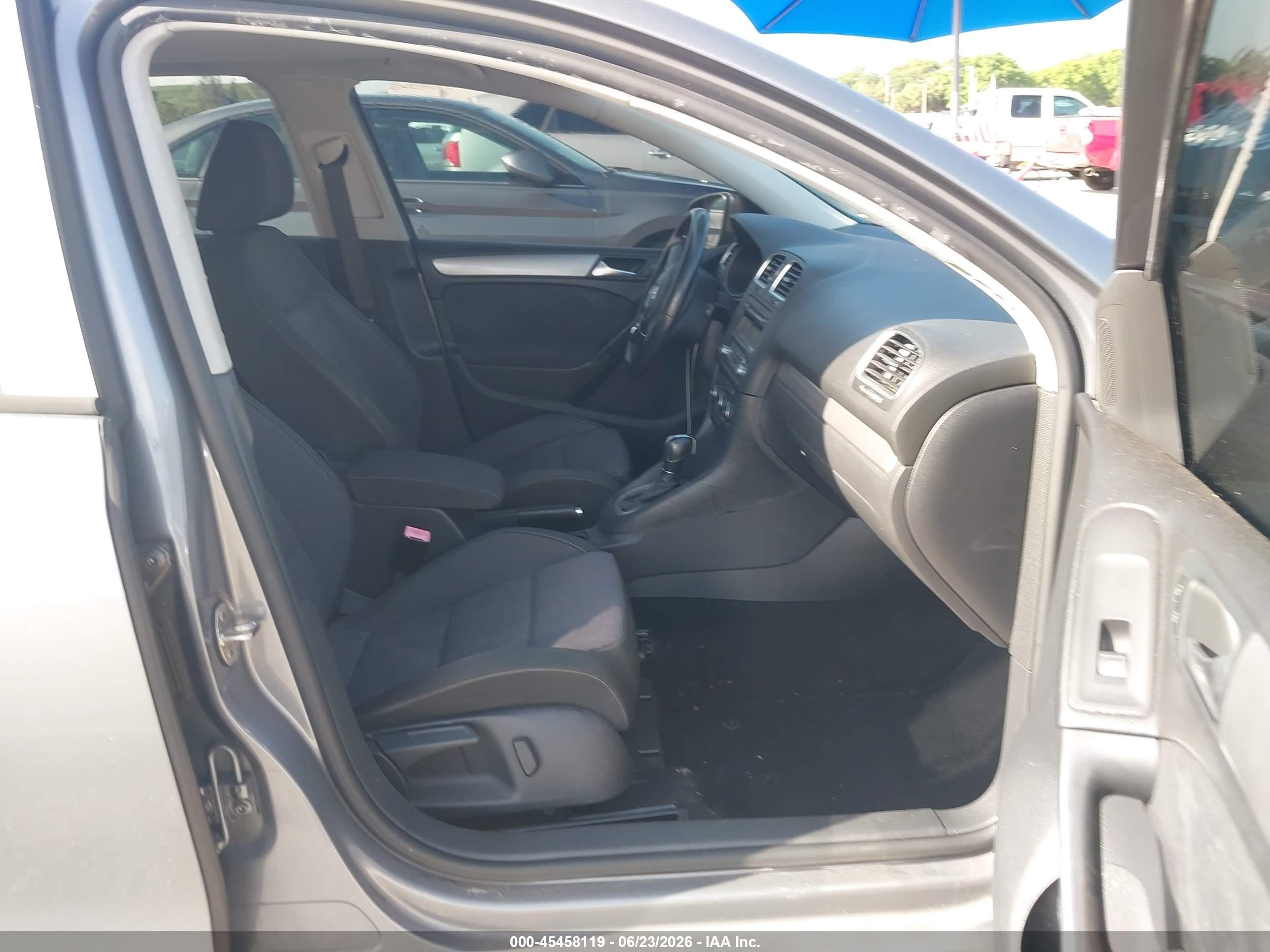 2013 Volkswagen Golf 2.5l 4-door Gray vin: WVWDB7AJ8DW091307