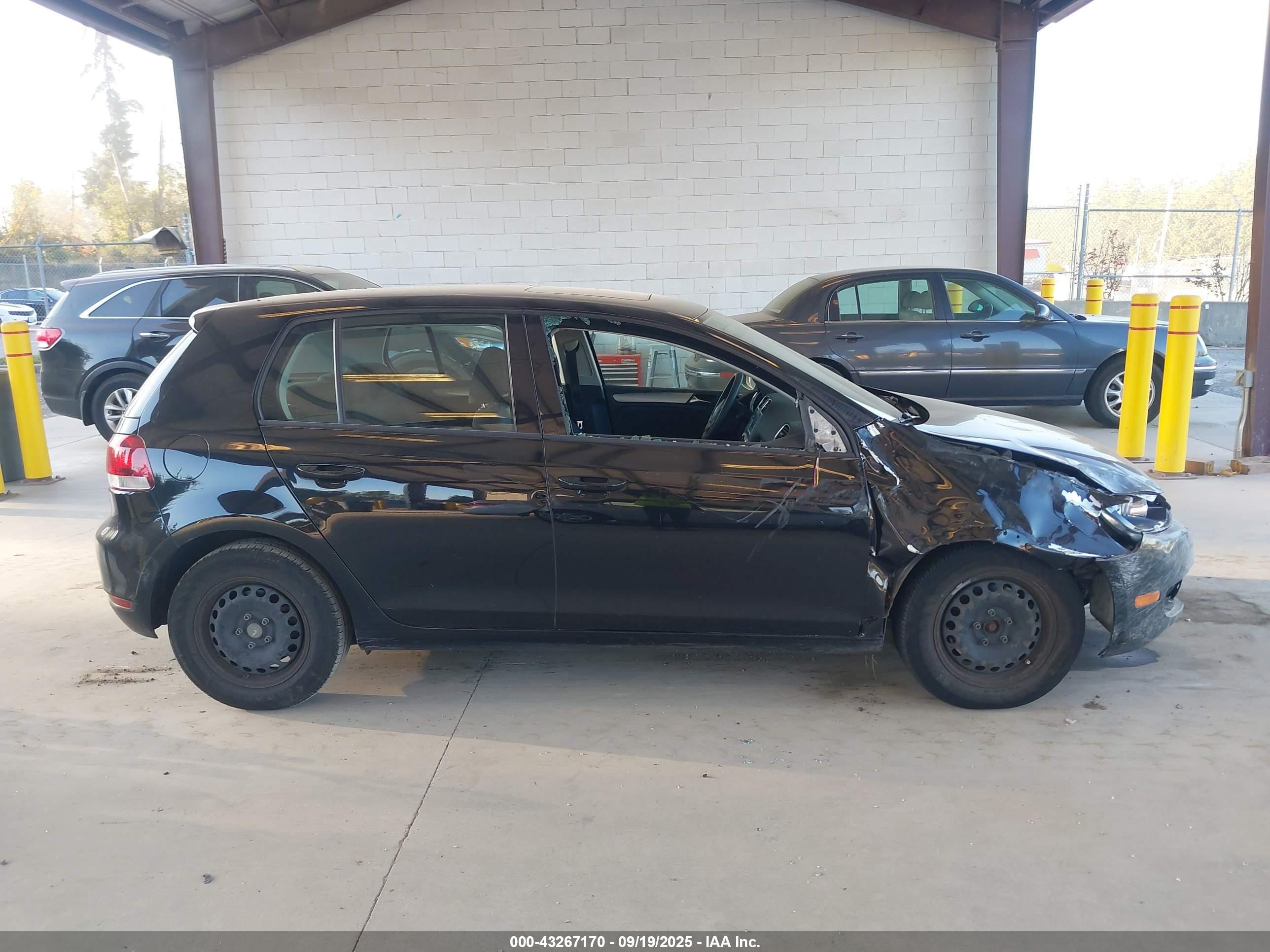 2010 Volkswagen Golf 4-door Черный vin: WVWDB7AJ9AW256177
