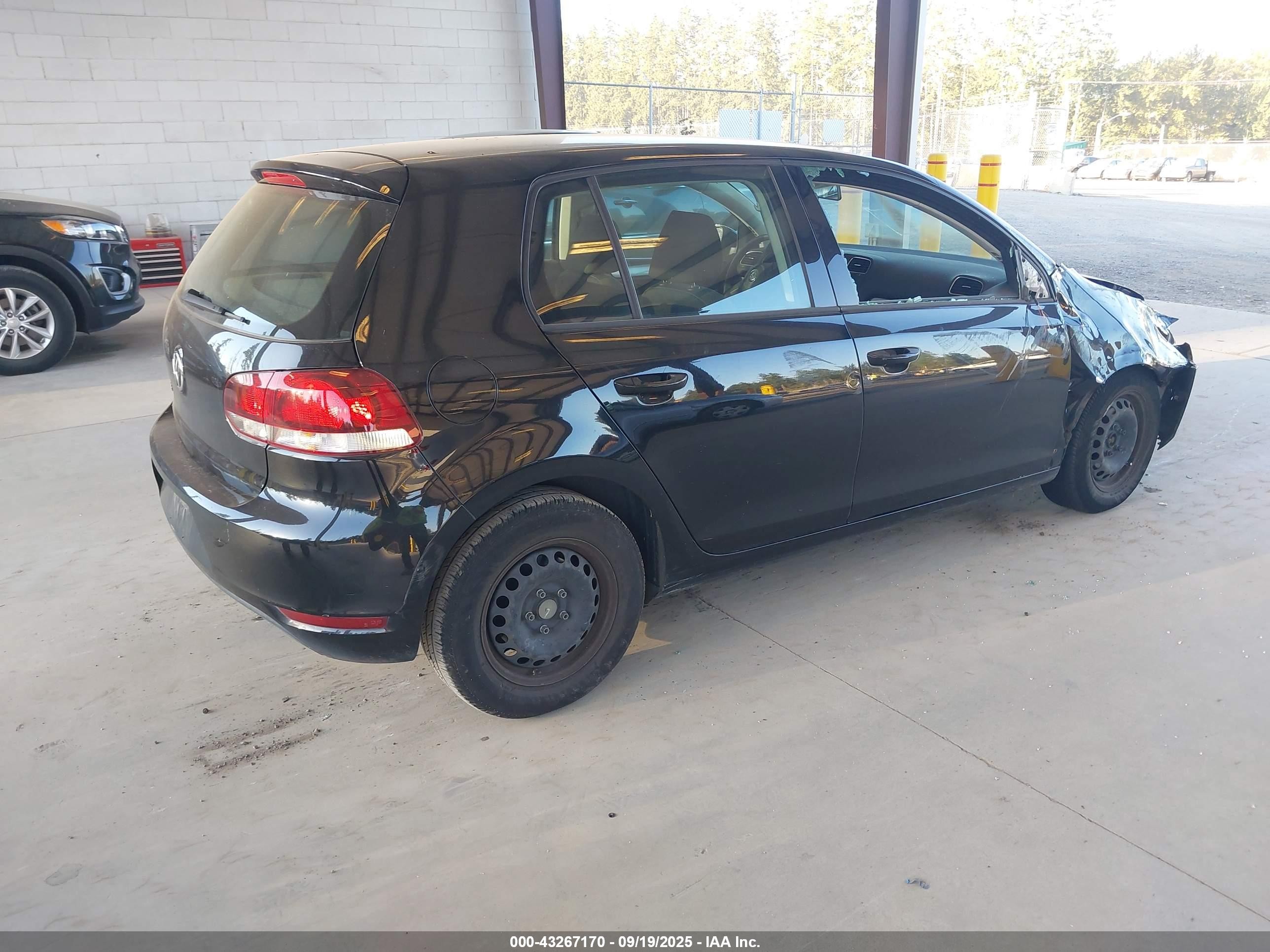 2010 Volkswagen Golf 4-door Черный vin: WVWDB7AJ9AW256177
