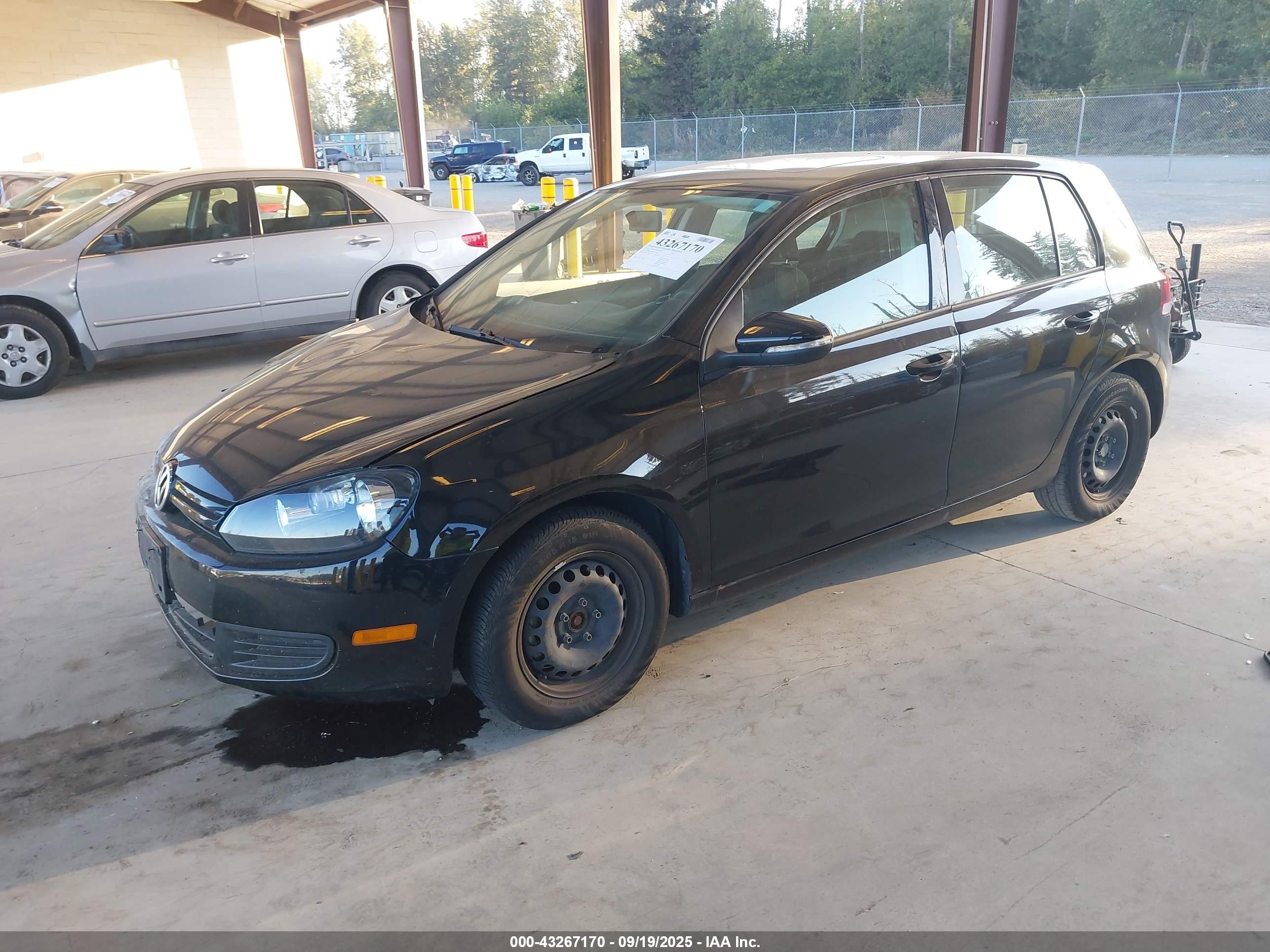 2010 Volkswagen Golf 4-door Черный vin: WVWDB7AJ9AW256177