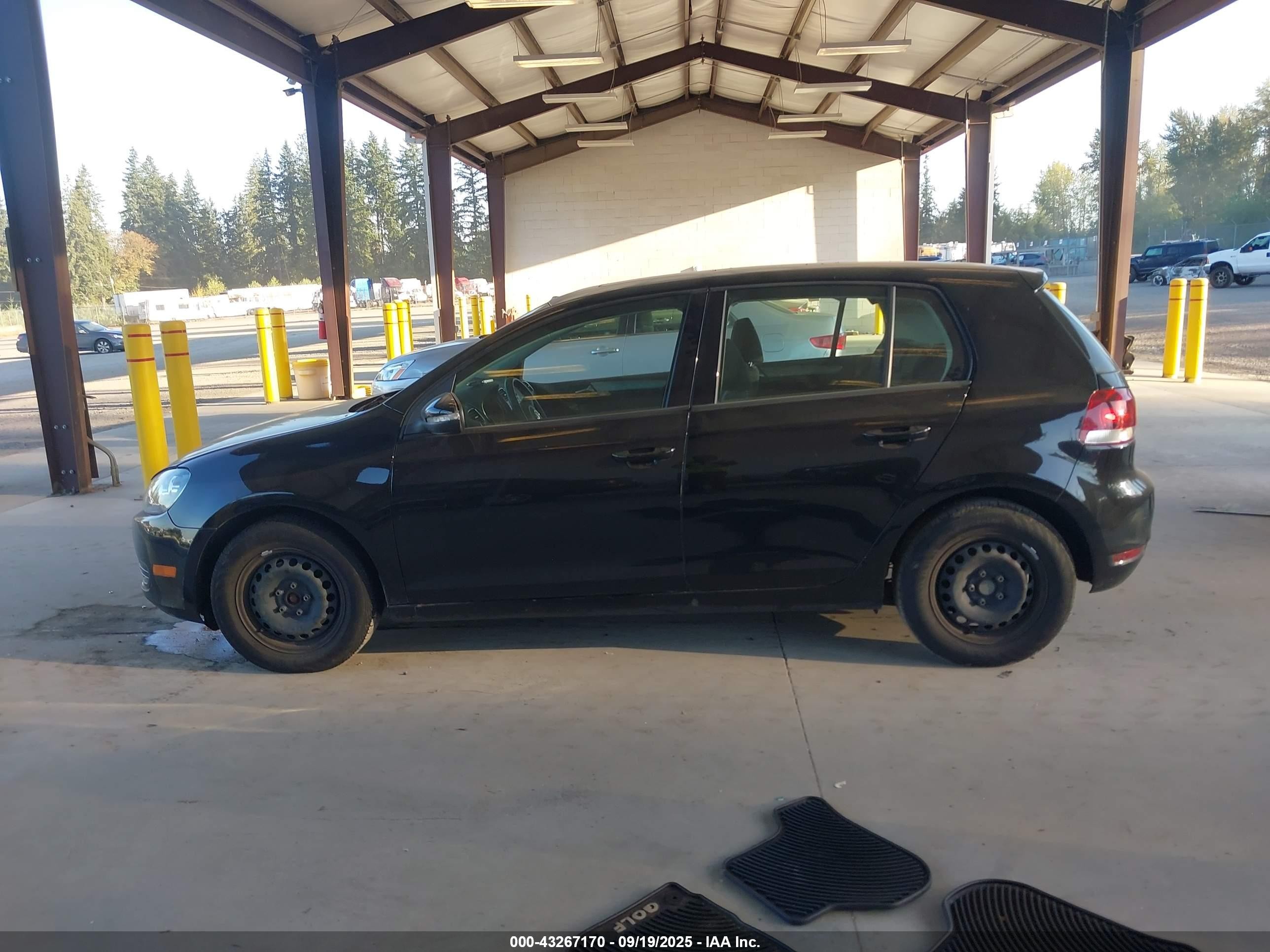 2010 Volkswagen Golf 4-door Черный vin: WVWDB7AJ9AW256177