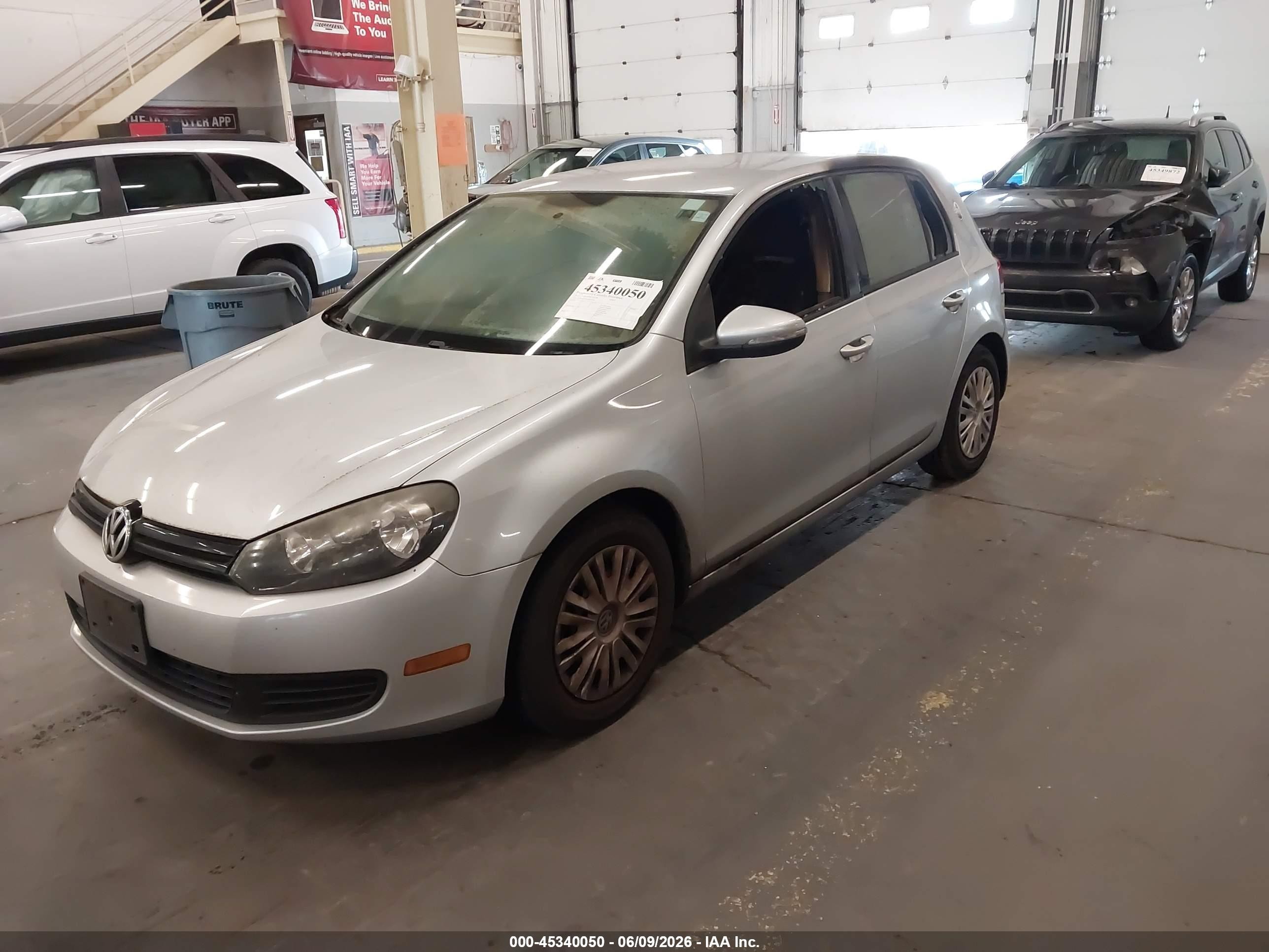 2012 Volkswagen Golf 2.5l 4-door Серебряный vin: WVWDB7AJ9CW007686