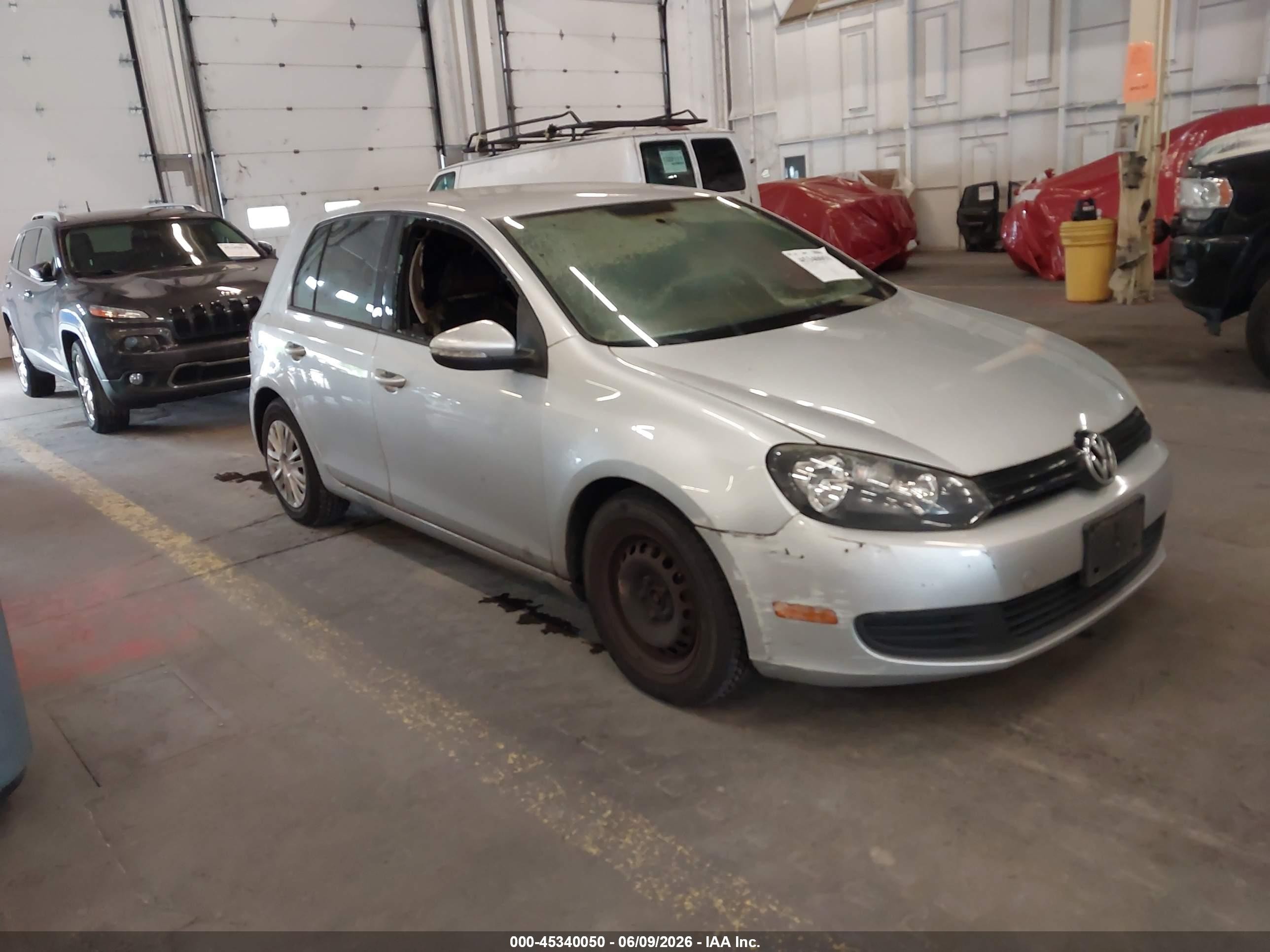 2012 Volkswagen Golf 2.5l 4-door Серебряный vin: WVWDB7AJ9CW007686