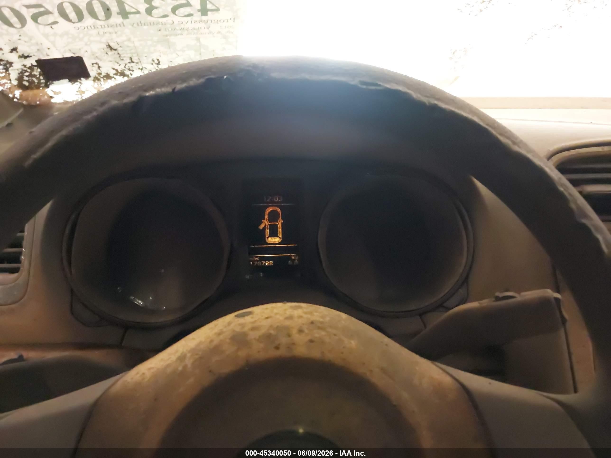 2012 Volkswagen Golf 2.5l 4-door Серебряный vin: WVWDB7AJ9CW007686