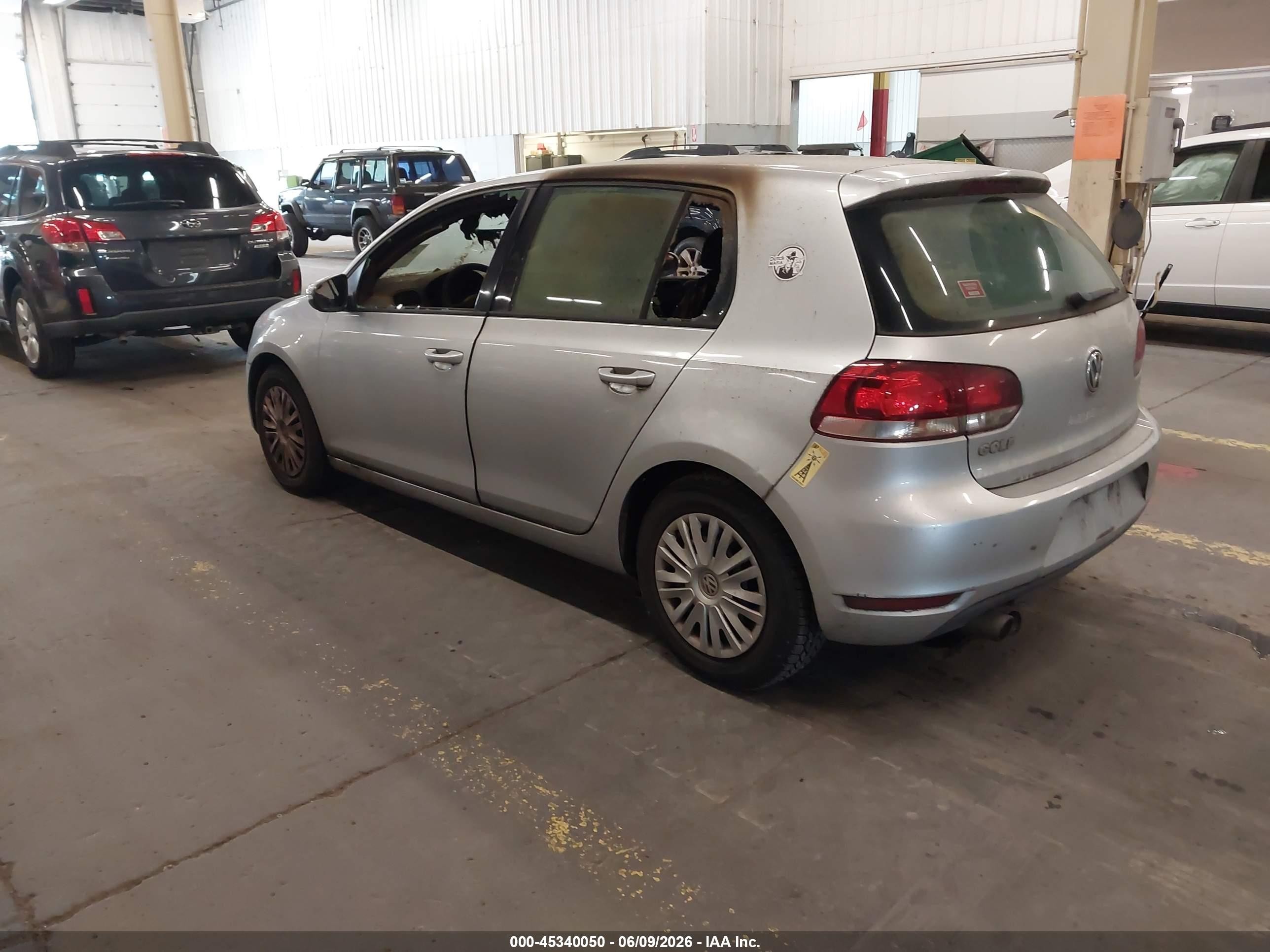 2012 Volkswagen Golf 2.5l 4-door Серебряный vin: WVWDB7AJ9CW007686
