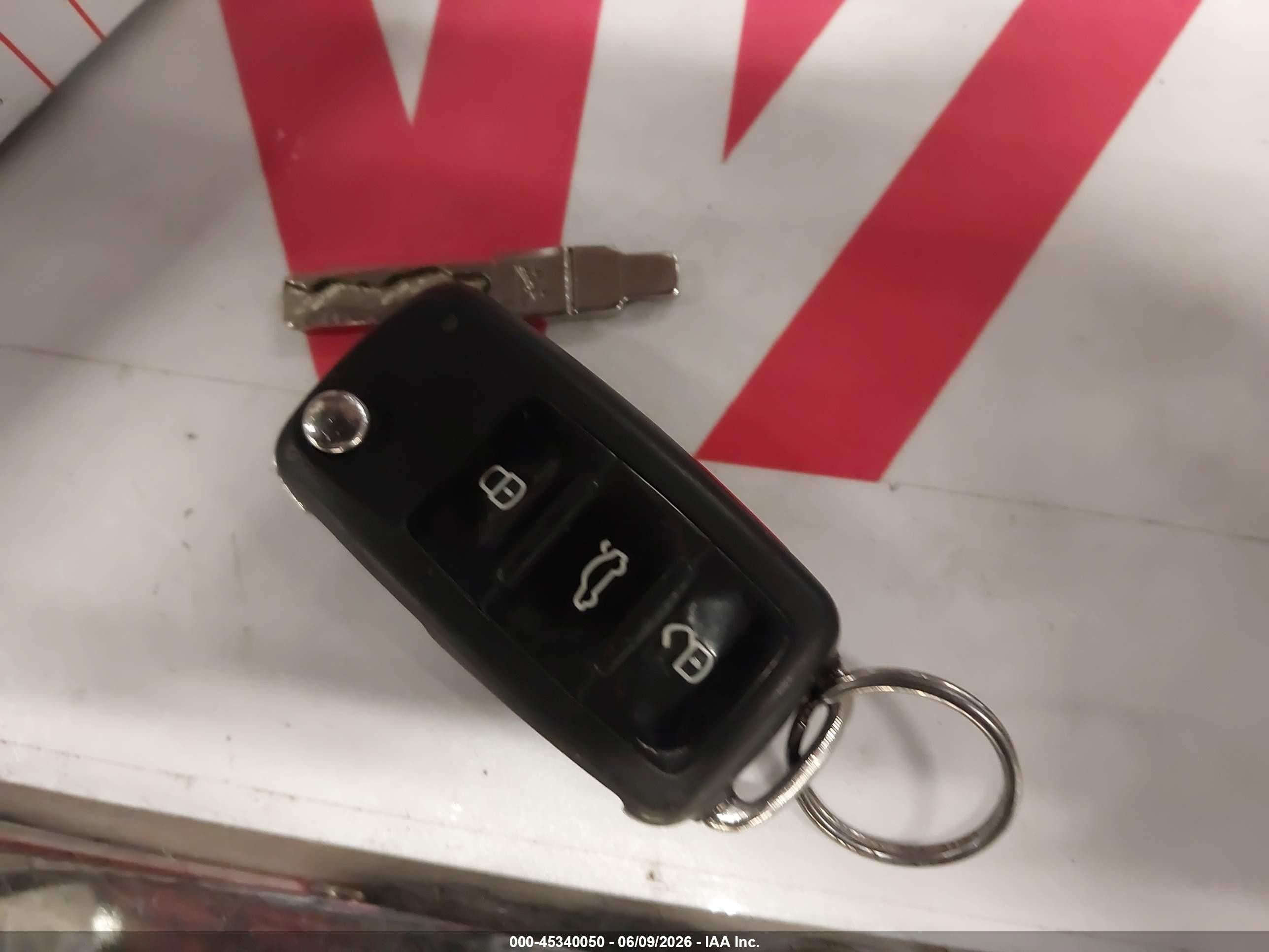 2012 Volkswagen Golf 2.5l 4-door Серебряный vin: WVWDB7AJ9CW007686