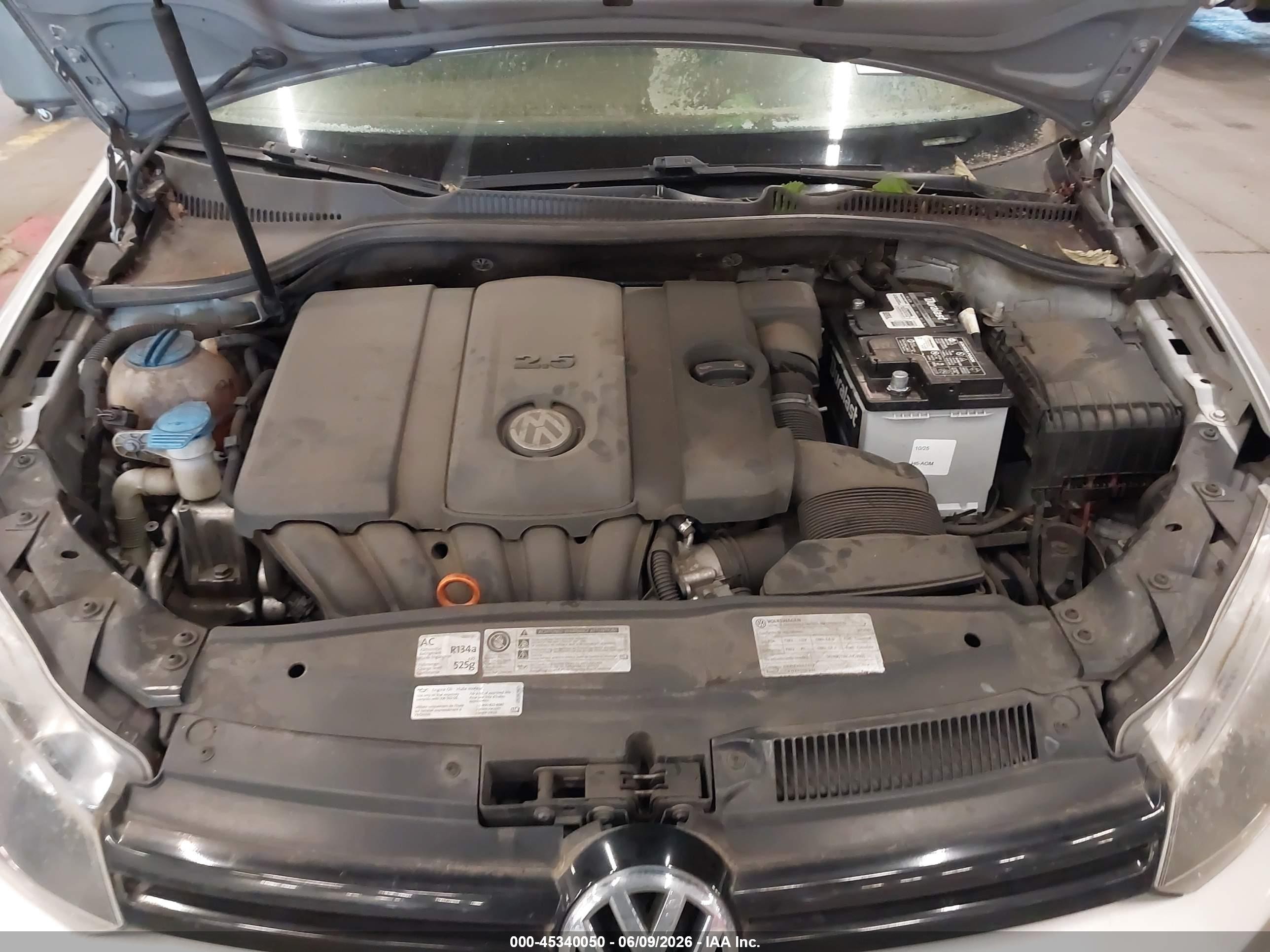 2012 Volkswagen Golf 2.5l 4-door Серебряный vin: WVWDB7AJ9CW007686