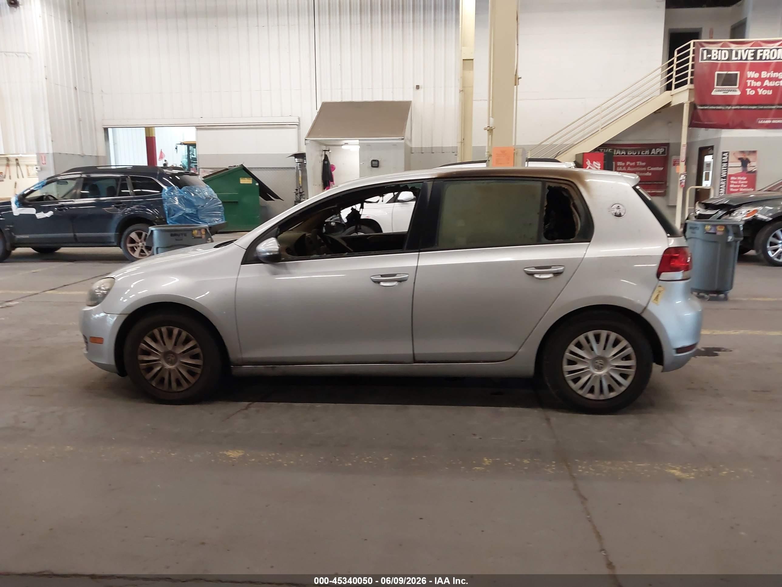 2012 Volkswagen Golf 2.5l 4-door Серебряный vin: WVWDB7AJ9CW007686