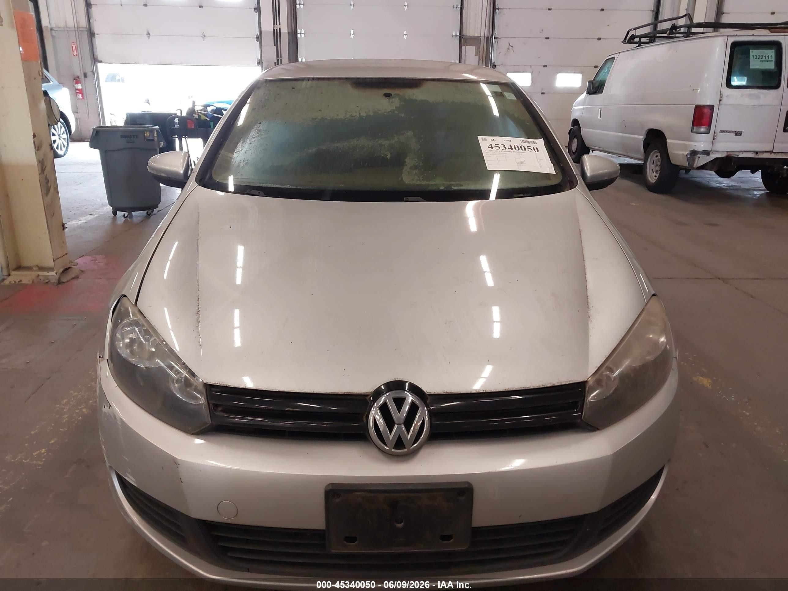 2012 Volkswagen Golf 2.5l 4-door Серебряный vin: WVWDB7AJ9CW007686
