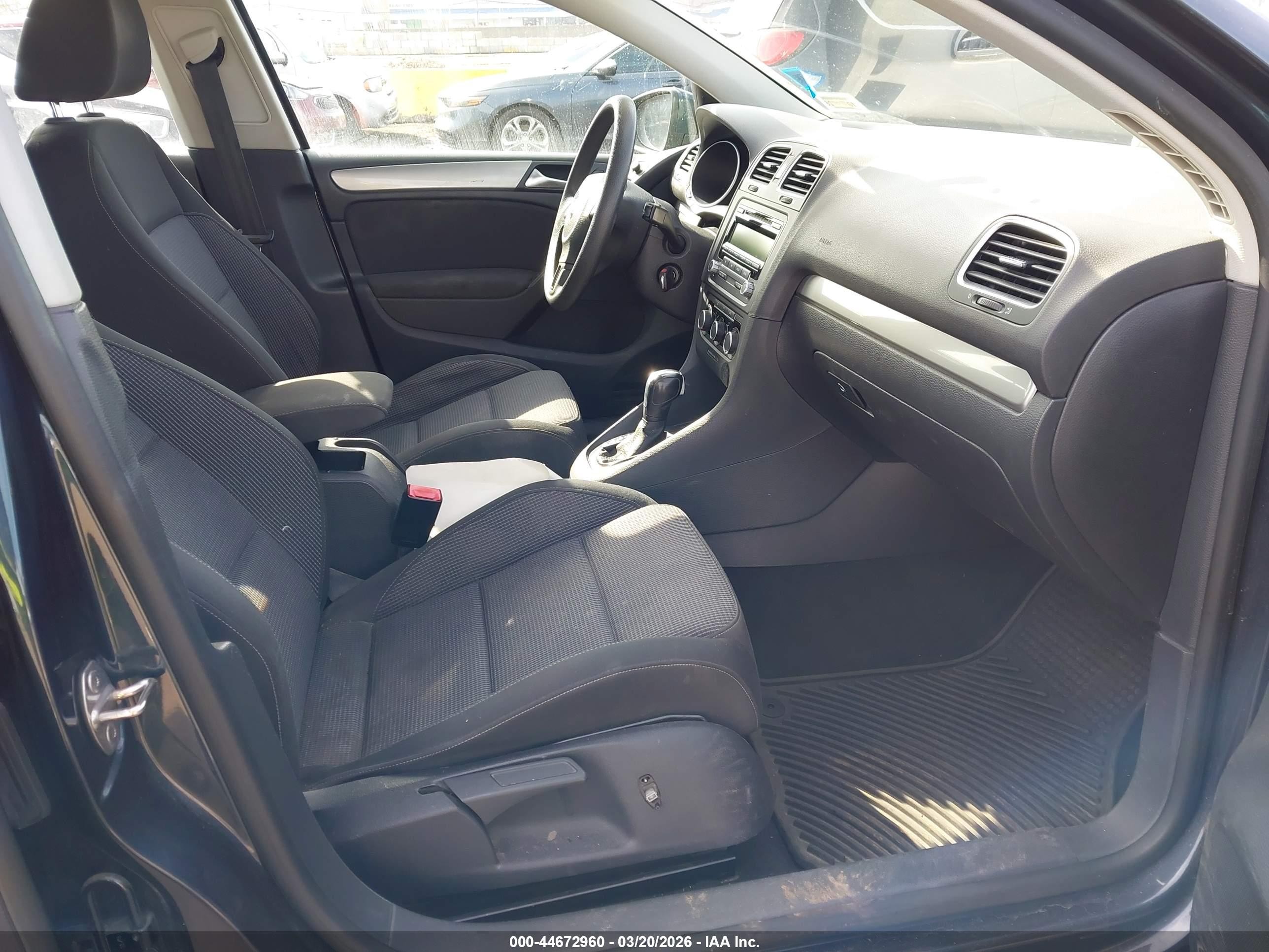 2013 Volkswagen Golf 2.5l 4-door Синий vin: WVWDB7AJ9DW135508