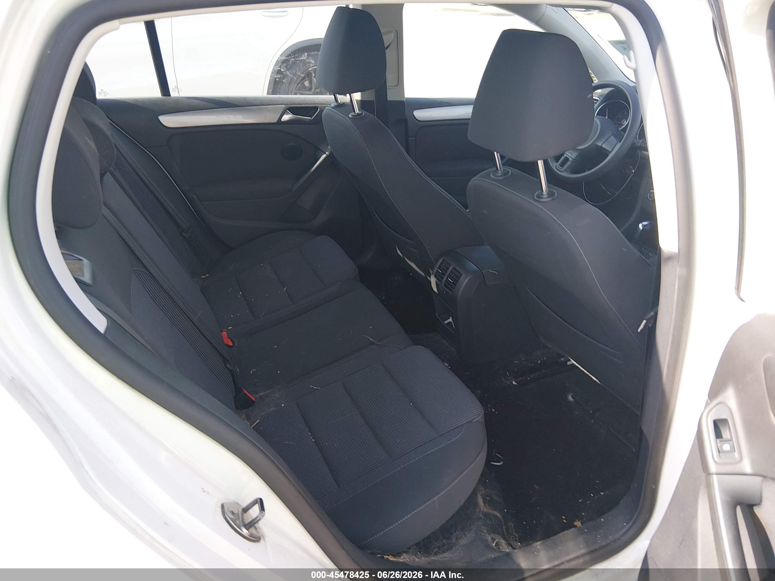 2012 Volkswagen Golf 2.5l 4-door White vin: WVWDB7AJXCW119106