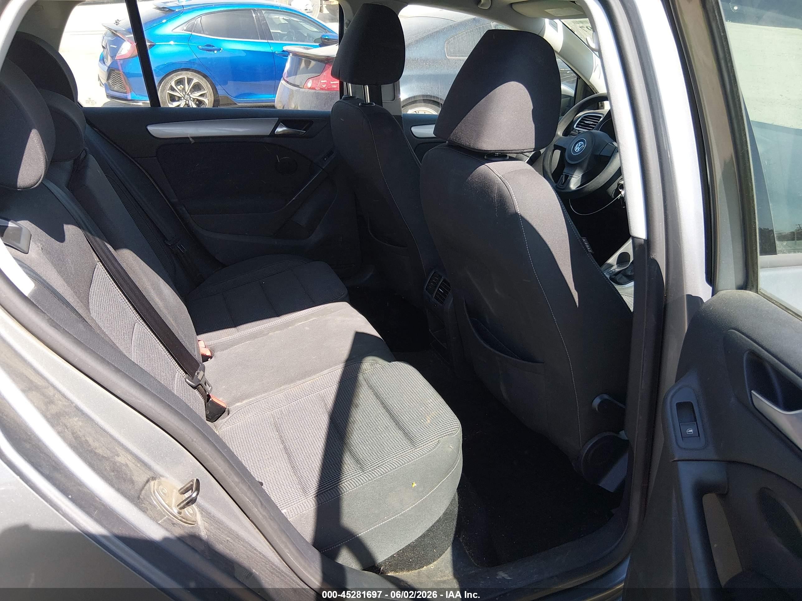2012 Volkswagen Golf 2.5l 4-door Gray vin: WVWDB7AJXCW220291