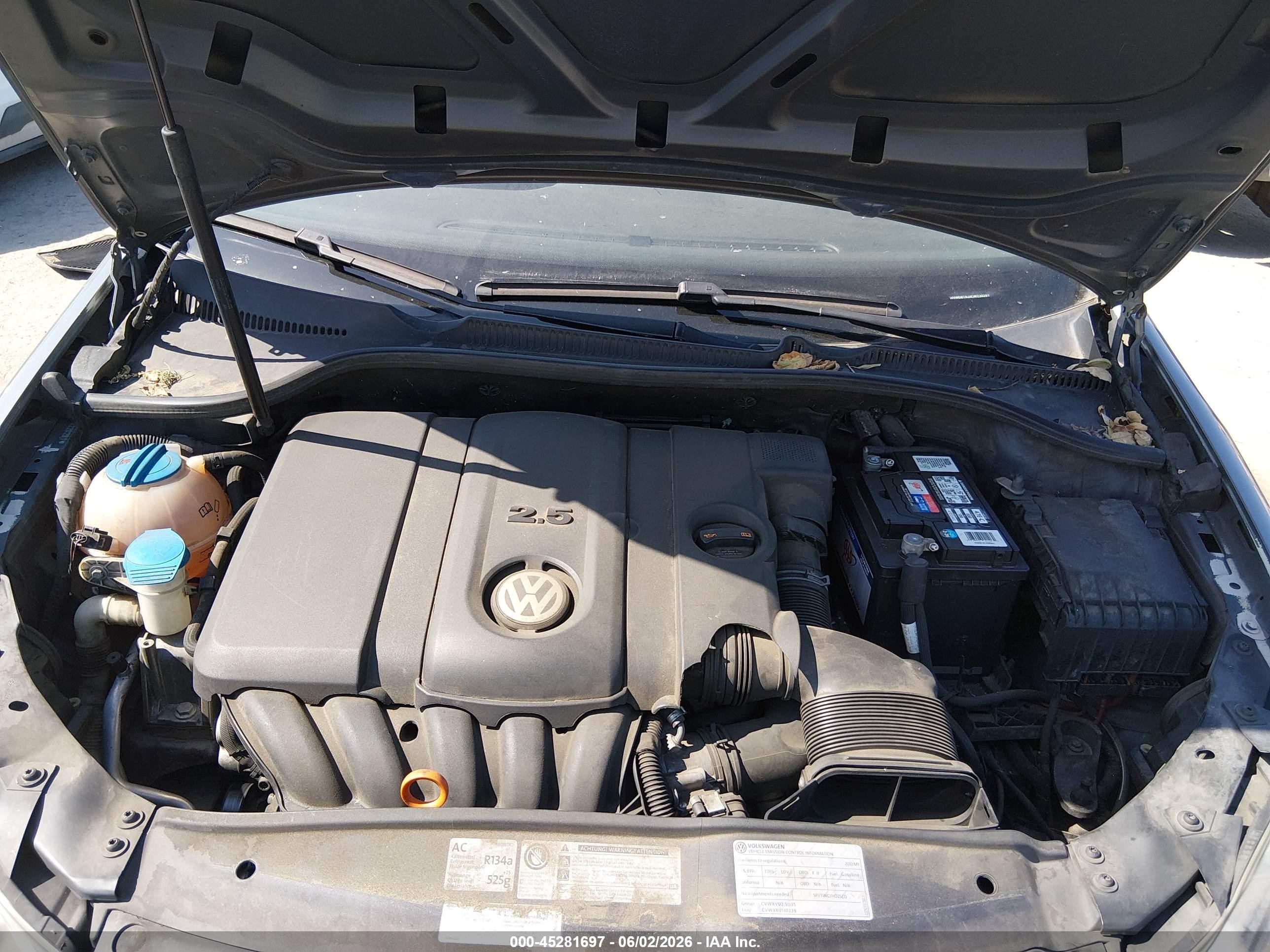 2012 Volkswagen Golf 2.5l 4-door Gray vin: WVWDB7AJXCW220291