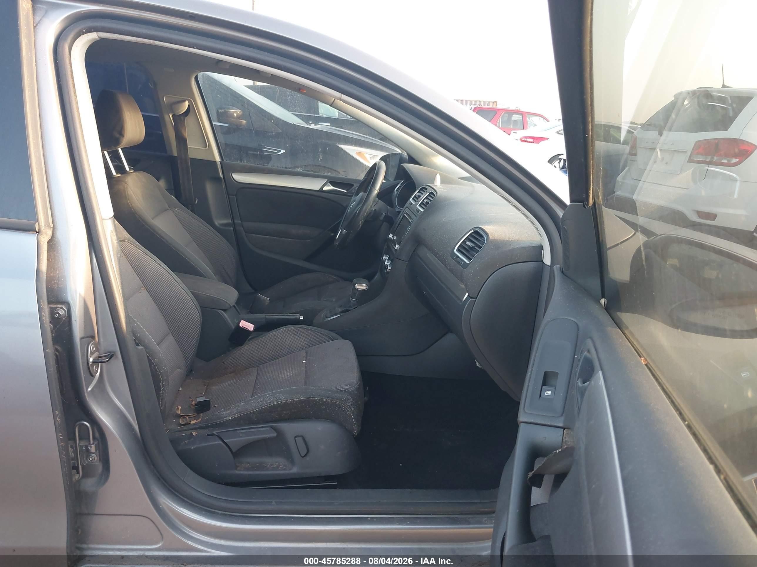 2011 Volkswagen Golf   Серый vin: WVWDM7AJ0BW074976