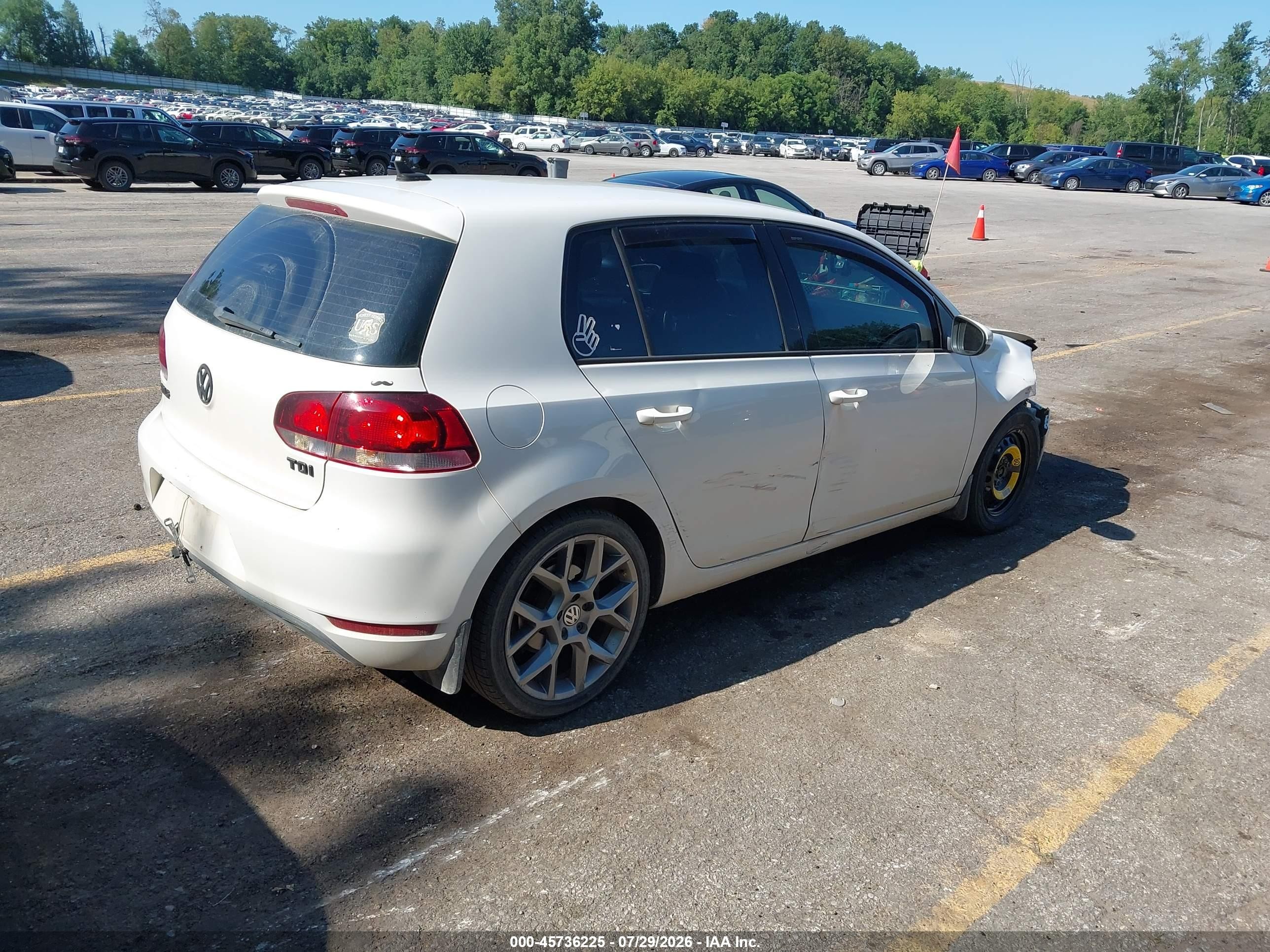 2013 Volkswagen Golf 2.0l Tdi 4-door White vin: WVWDM7AJ0DW123239