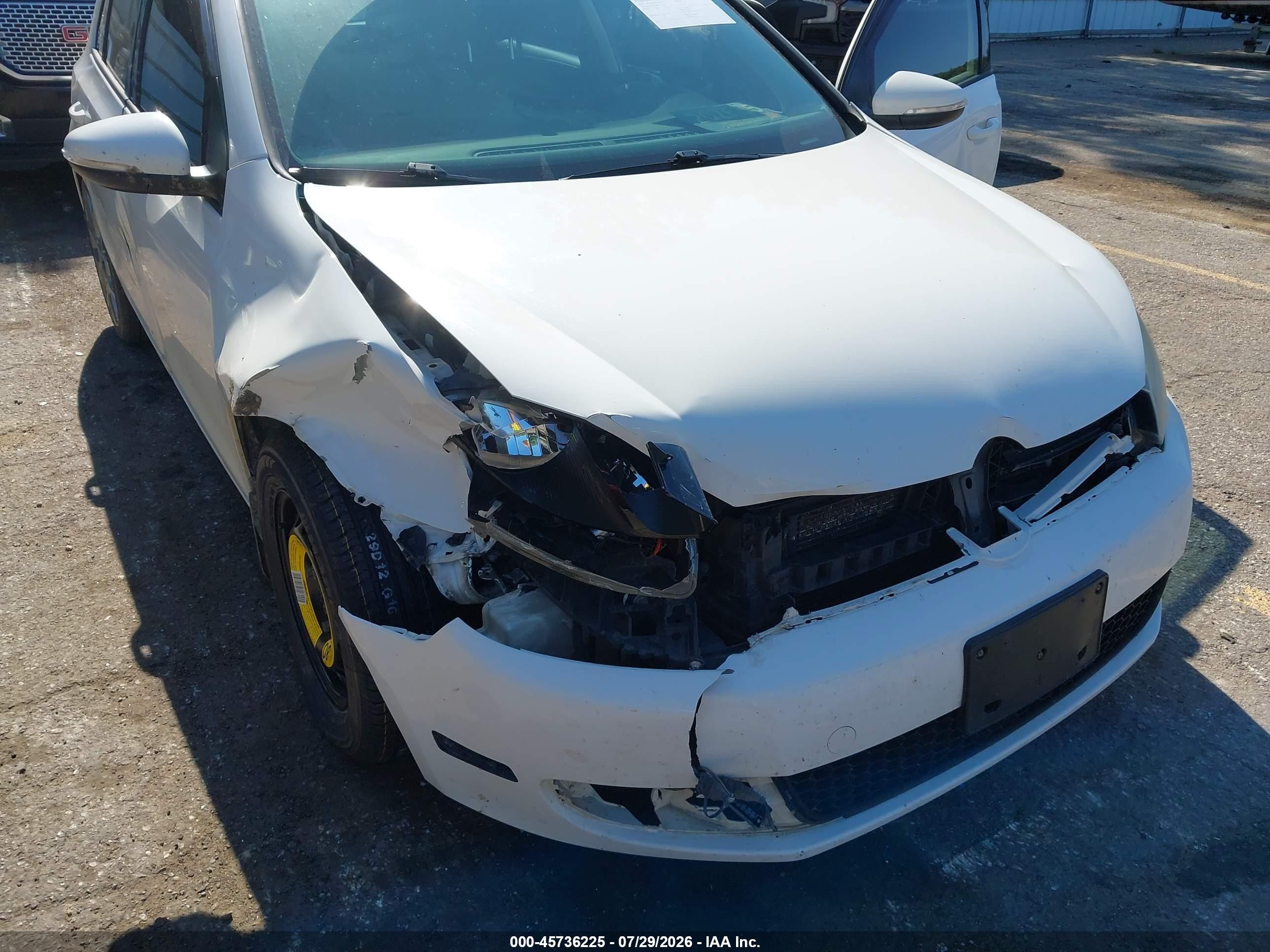 2013 Volkswagen Golf 2.0l Tdi 4-door White vin: WVWDM7AJ0DW123239