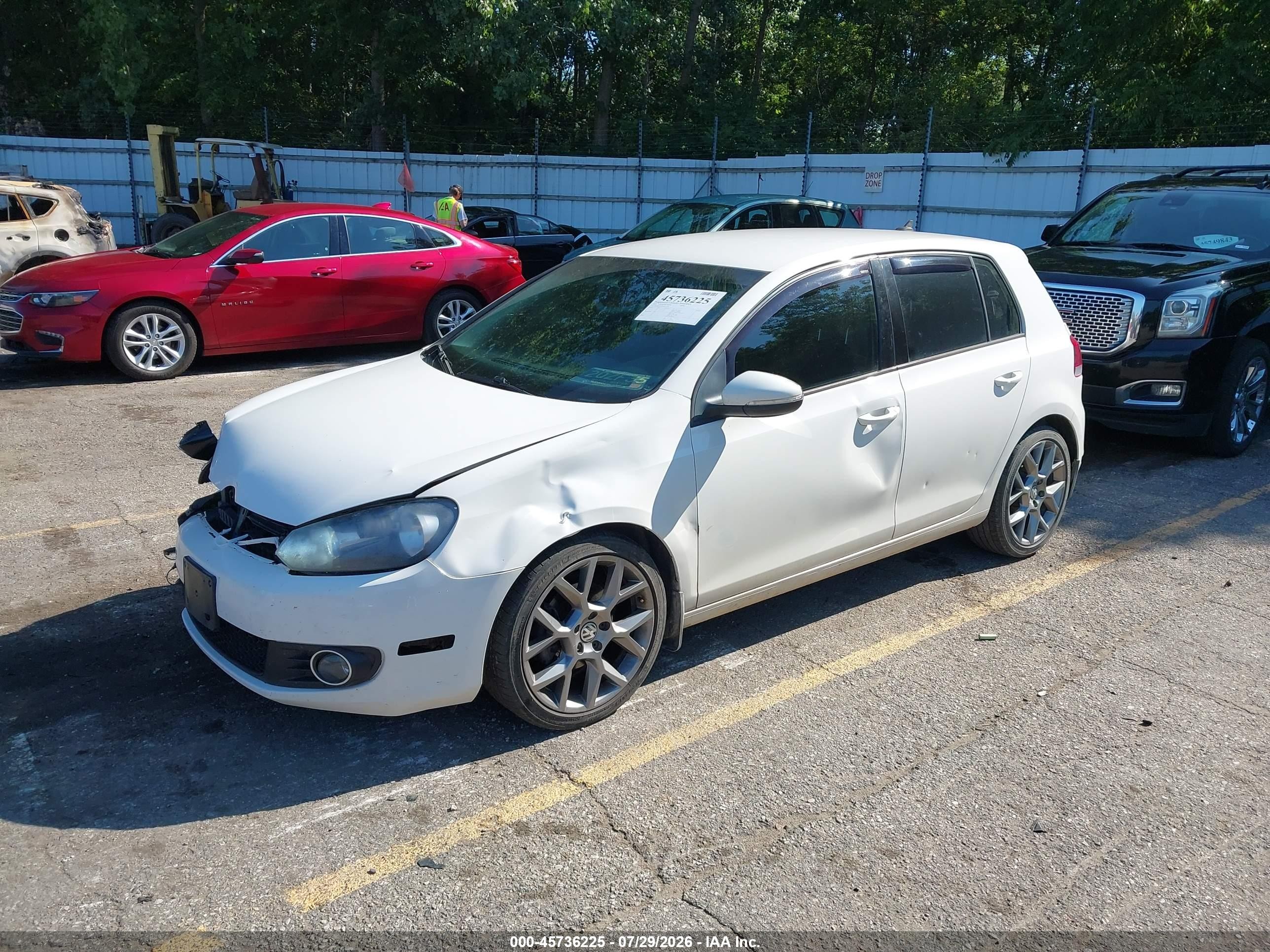 2013 Volkswagen Golf 2.0l Tdi 4-door White vin: WVWDM7AJ0DW123239