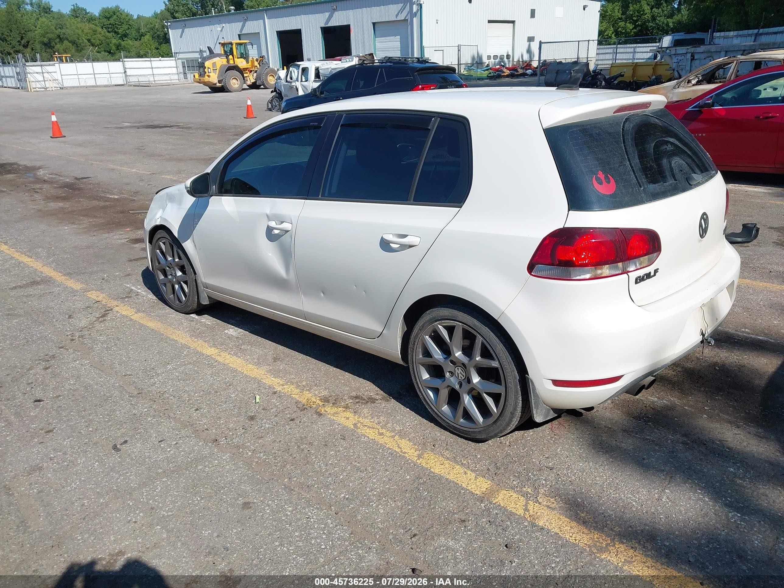 2013 Volkswagen Golf 2.0l Tdi 4-door White vin: WVWDM7AJ0DW123239