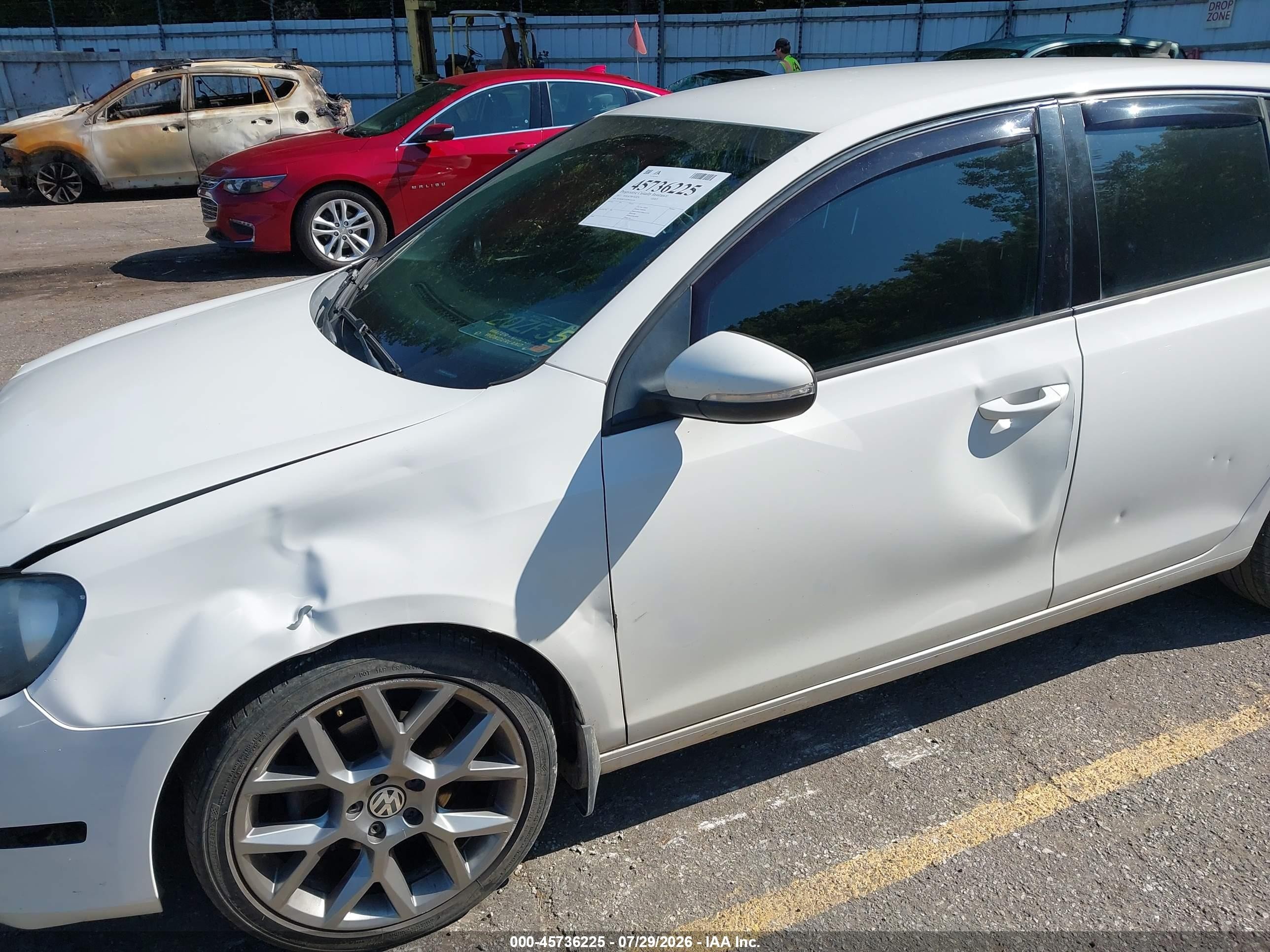 2013 Volkswagen Golf 2.0l Tdi 4-door White vin: WVWDM7AJ0DW123239