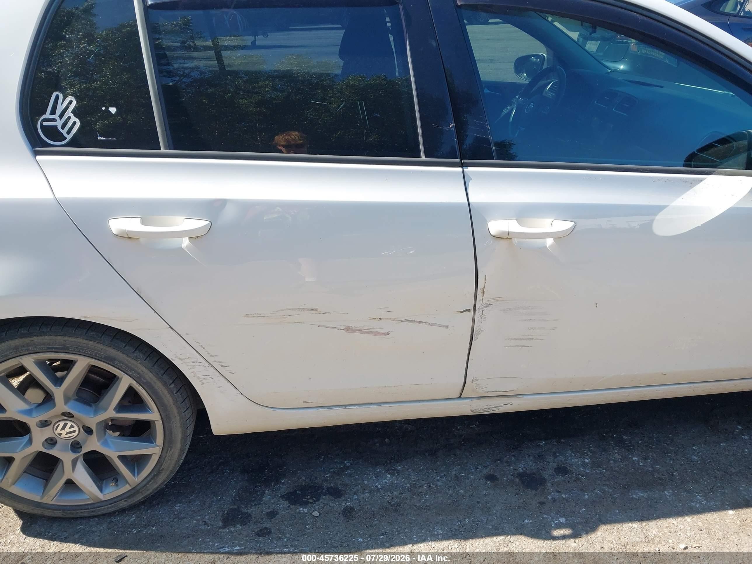 2013 Volkswagen Golf 2.0l Tdi 4-door White vin: WVWDM7AJ0DW123239