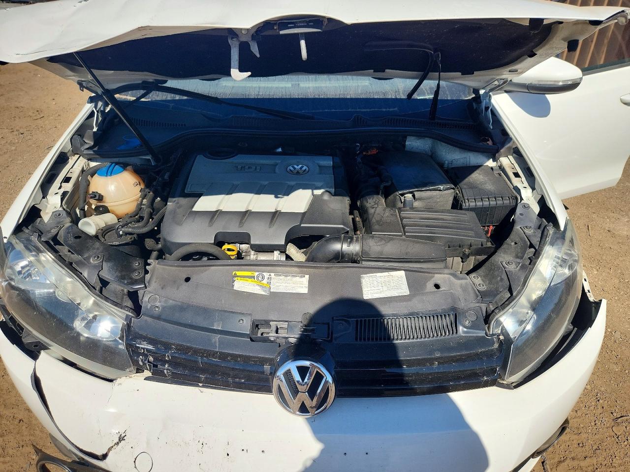 2014 Volkswagen Golf White vin: WVWDM7AJ0EW004835