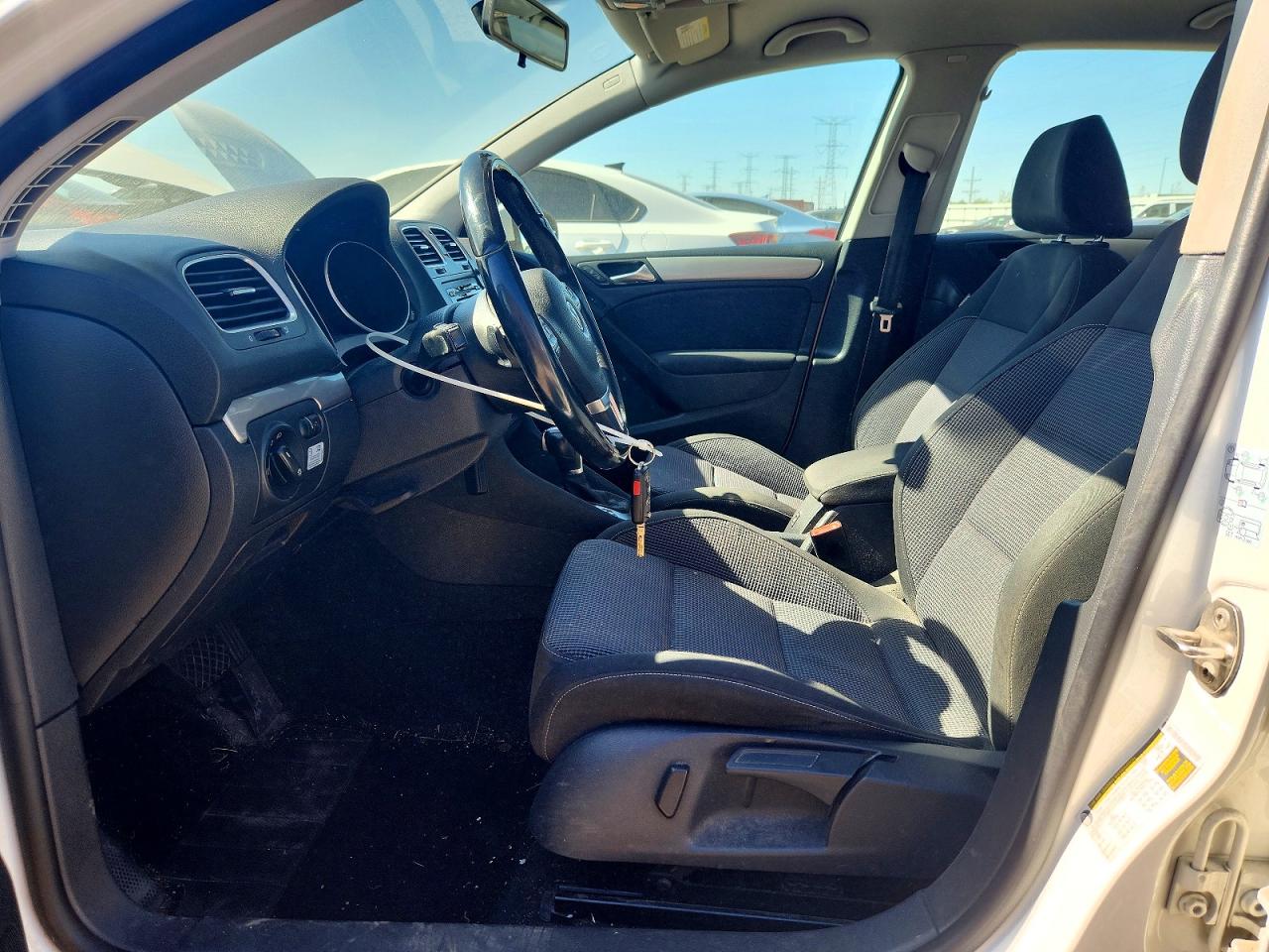 2014 Volkswagen Golf White vin: WVWDM7AJ0EW004835